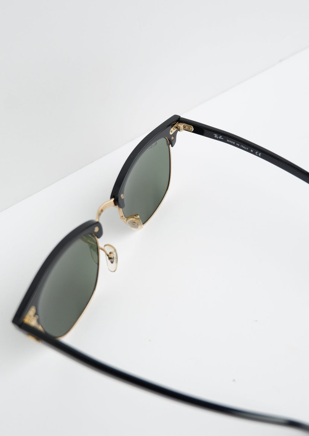 Authentiques lunettes de soleil Ray-Ban Clubmaster noires d'occasion