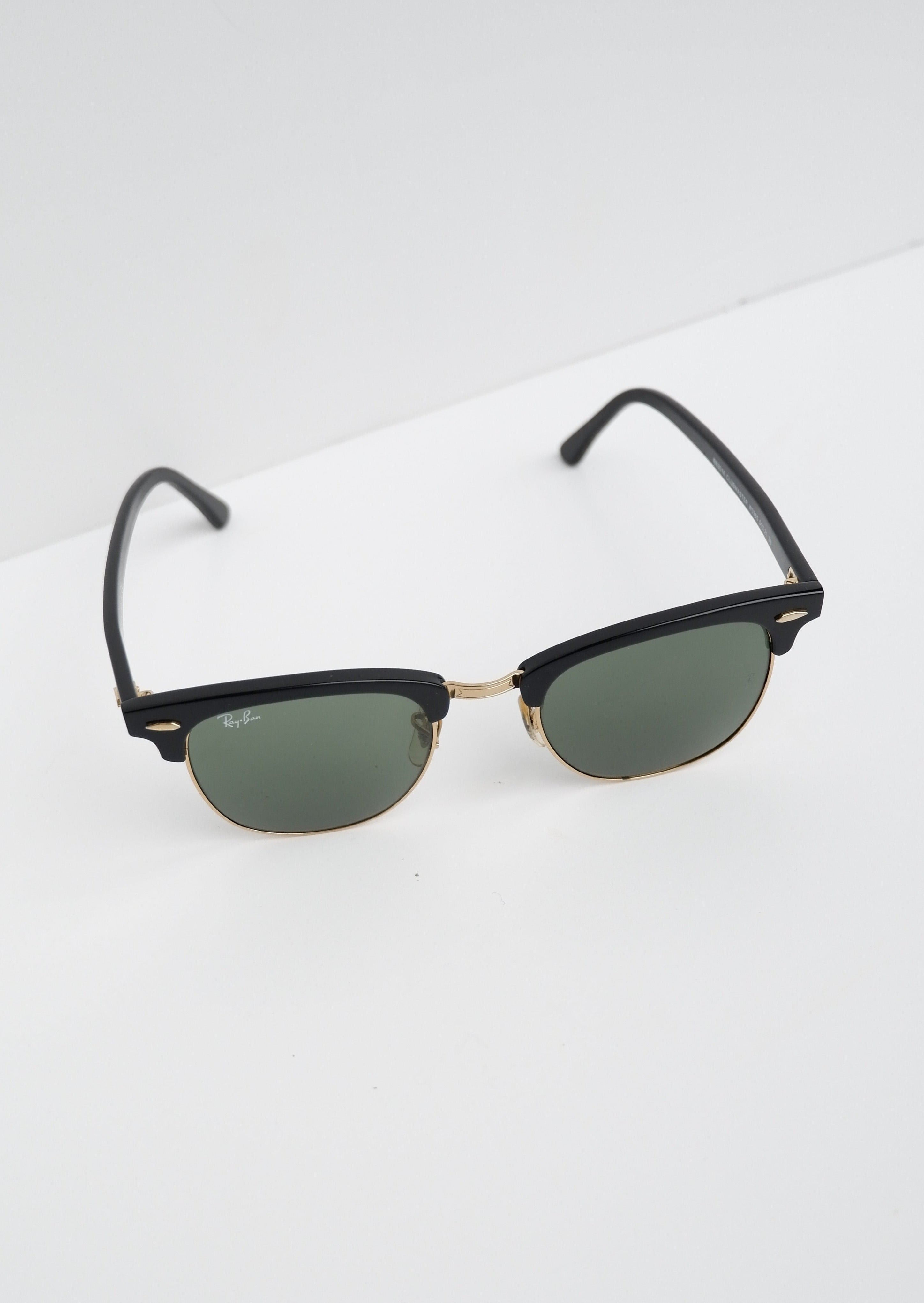 Authentiques lunettes de soleil Ray-Ban Clubmaster noires d'occasion