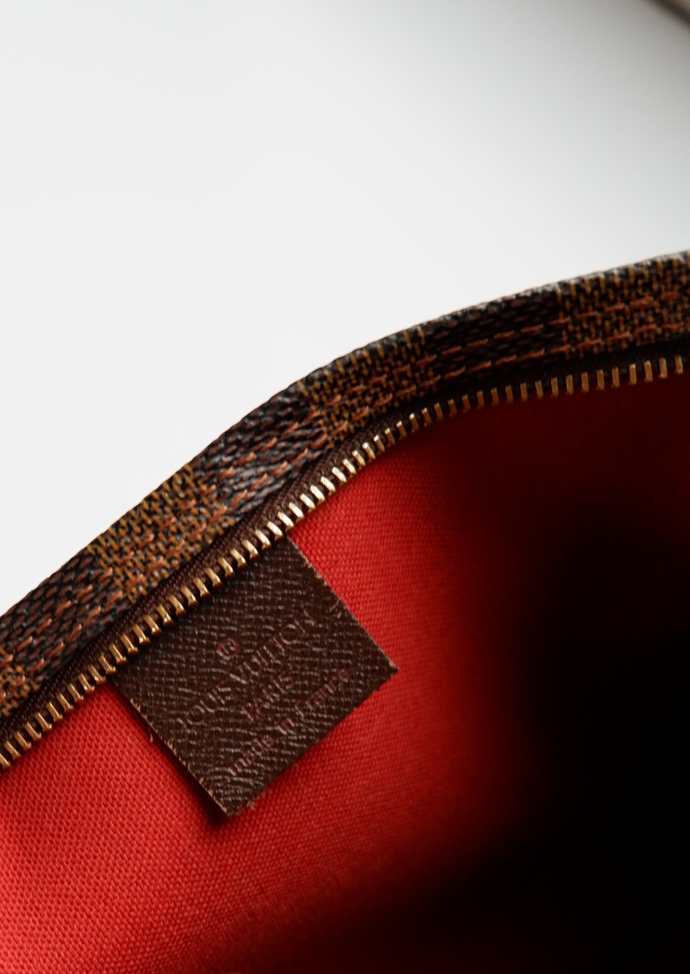 Authentique sac bandoulière Louis Vuitton Damier Ebene Trousse d'occasion