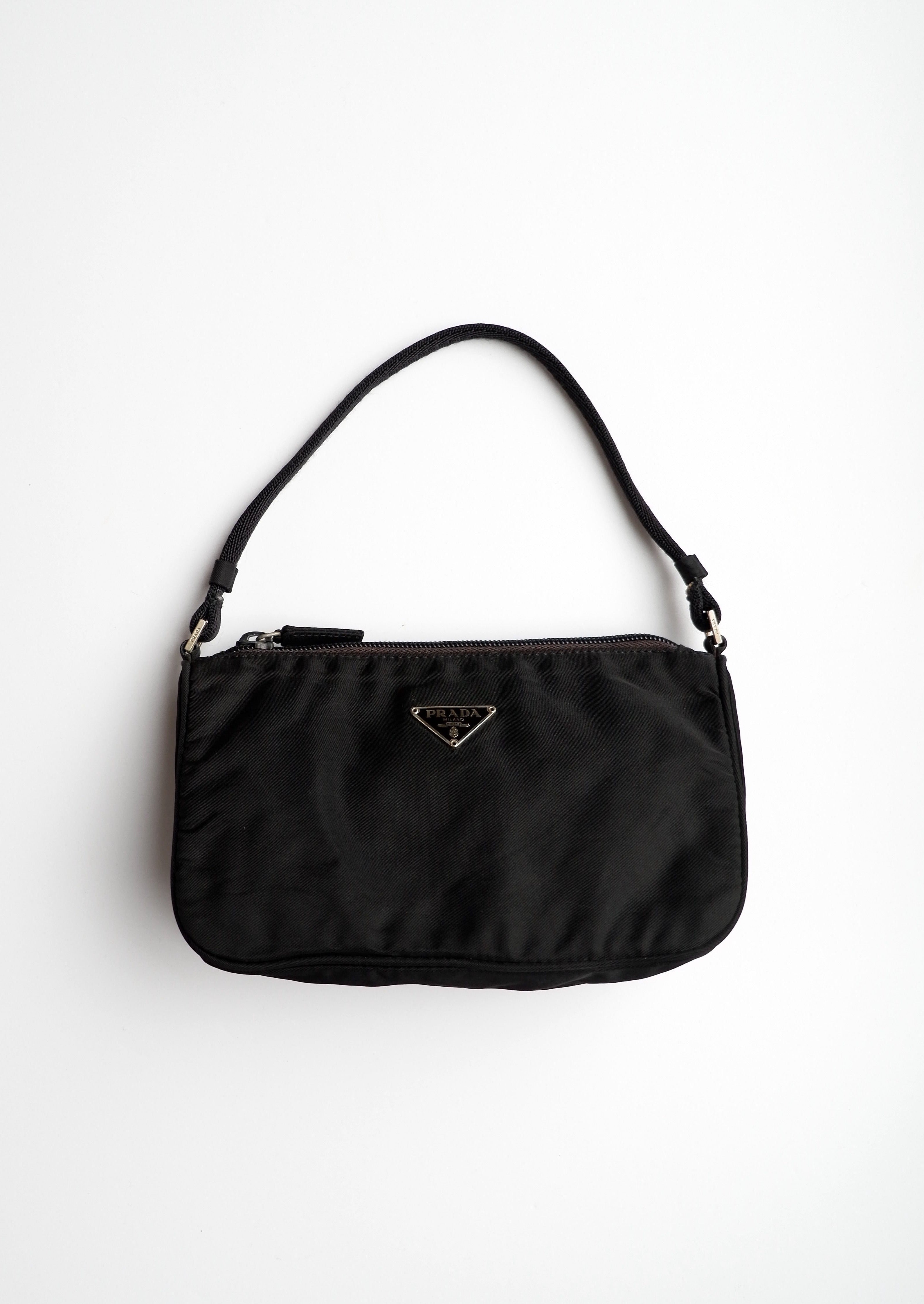 Authentique sac à bandoulière micro Prada en nylon noir d'occasion
