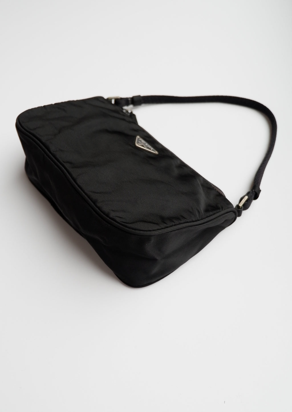 Authentique sac à bandoulière micro Prada en nylon noir d'occasion