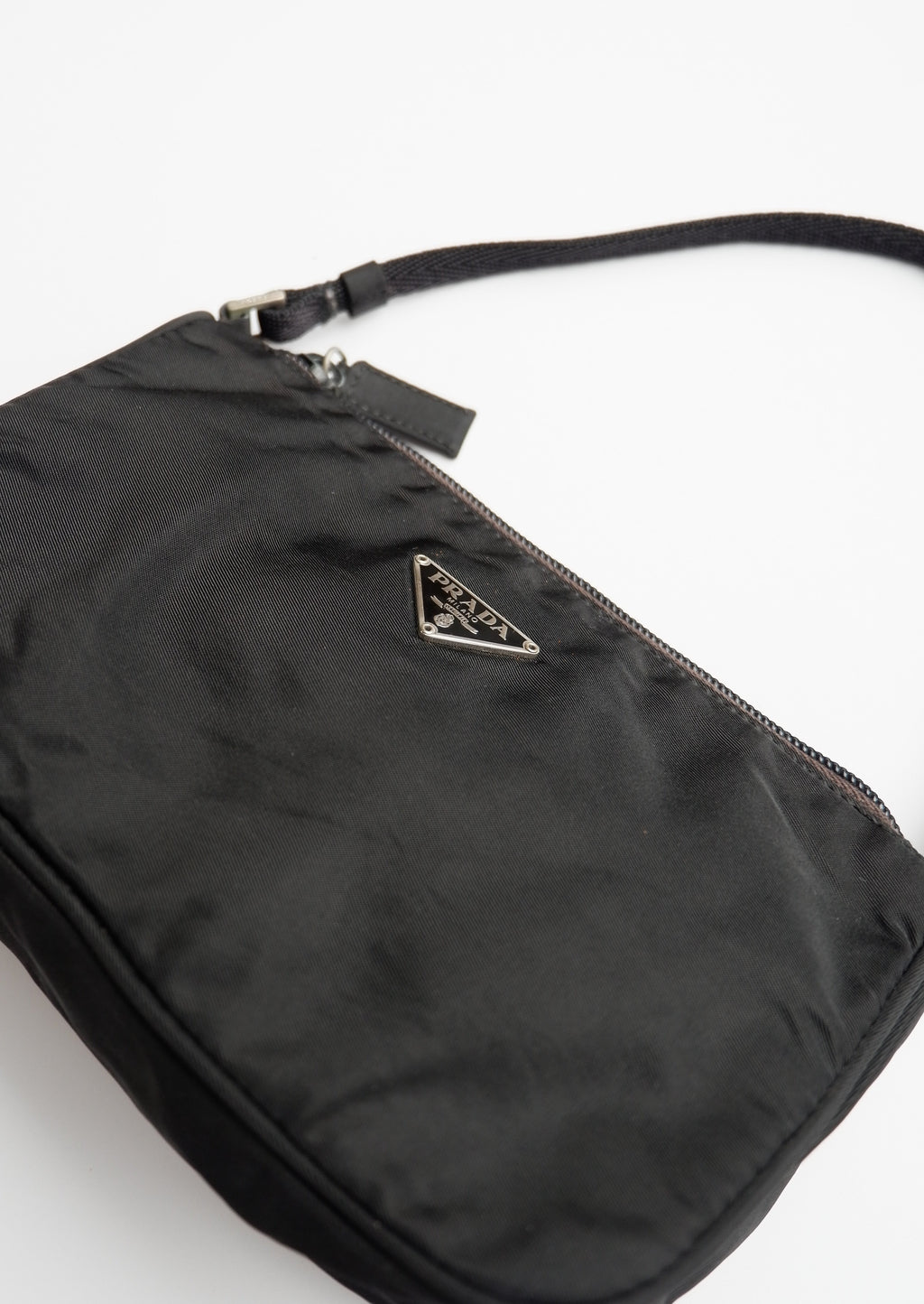 Authentique sac à bandoulière micro Prada en nylon noir d'occasion