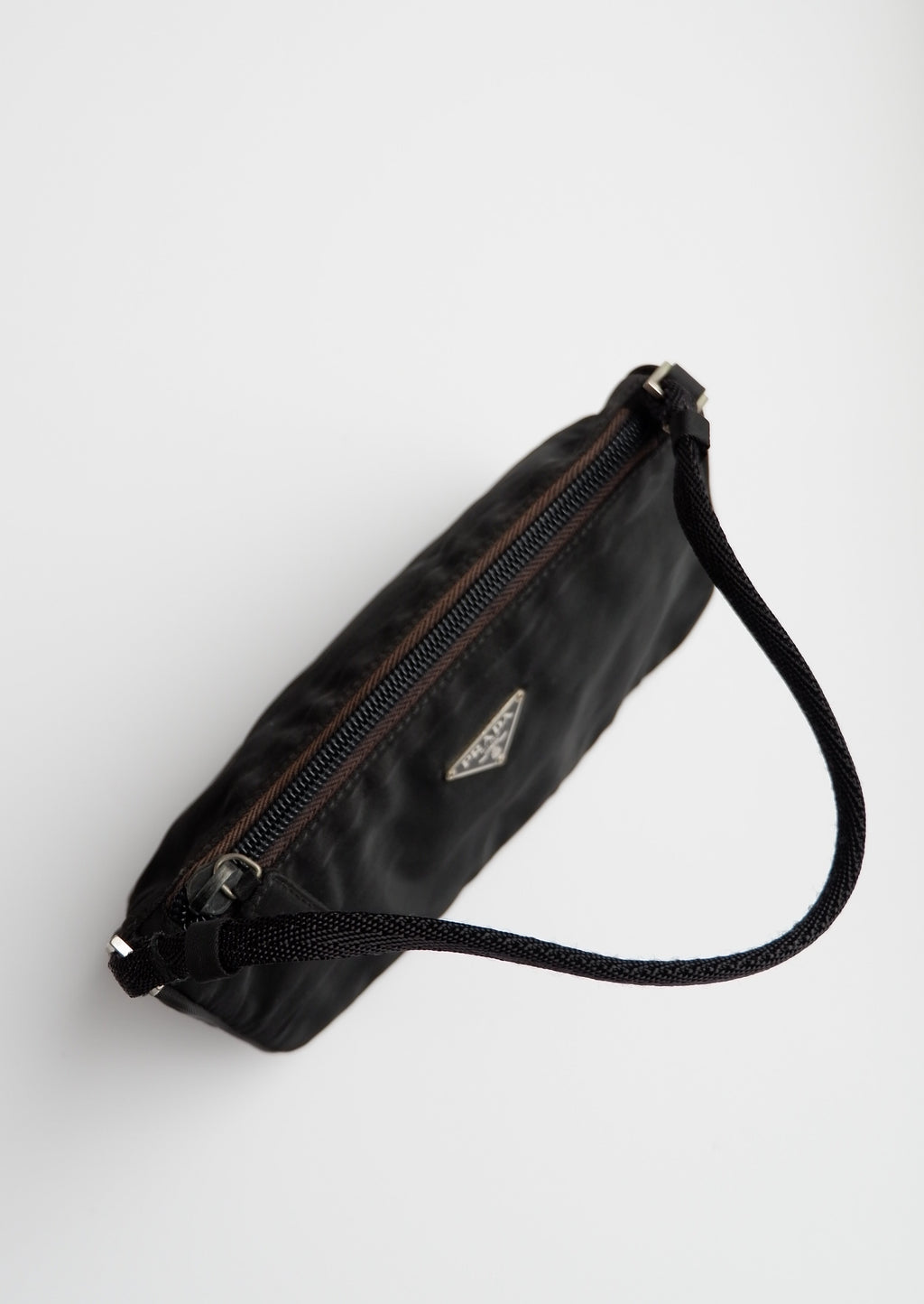 Authentique sac à bandoulière micro Prada en nylon noir d'occasion
