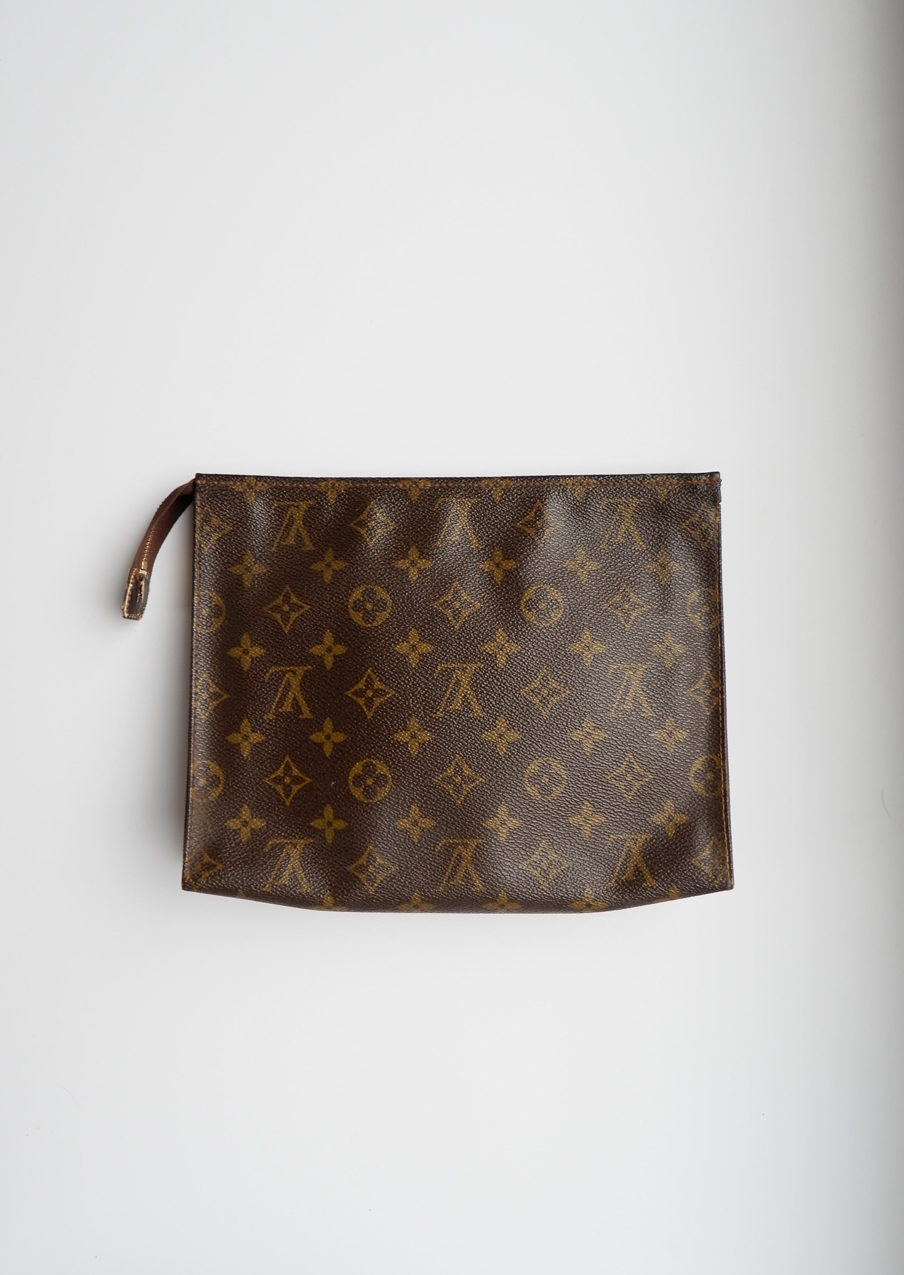 Trousse de Toilette 26 Monogram Louis Vuitton Vintage Authentique et d'Occasion