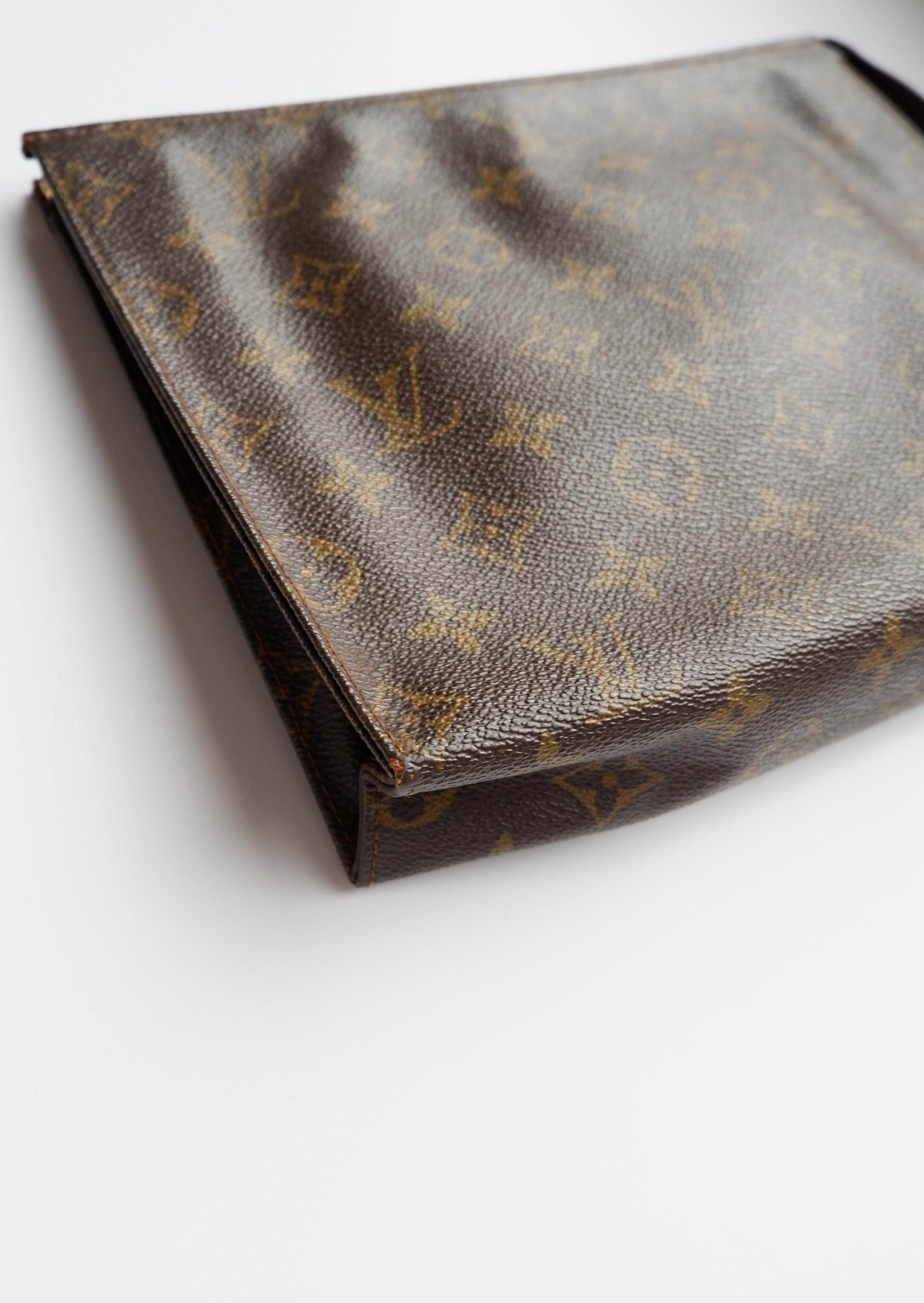 Trousse de Toilette 26 Monogram Louis Vuitton Vintage Authentique et d'Occasion