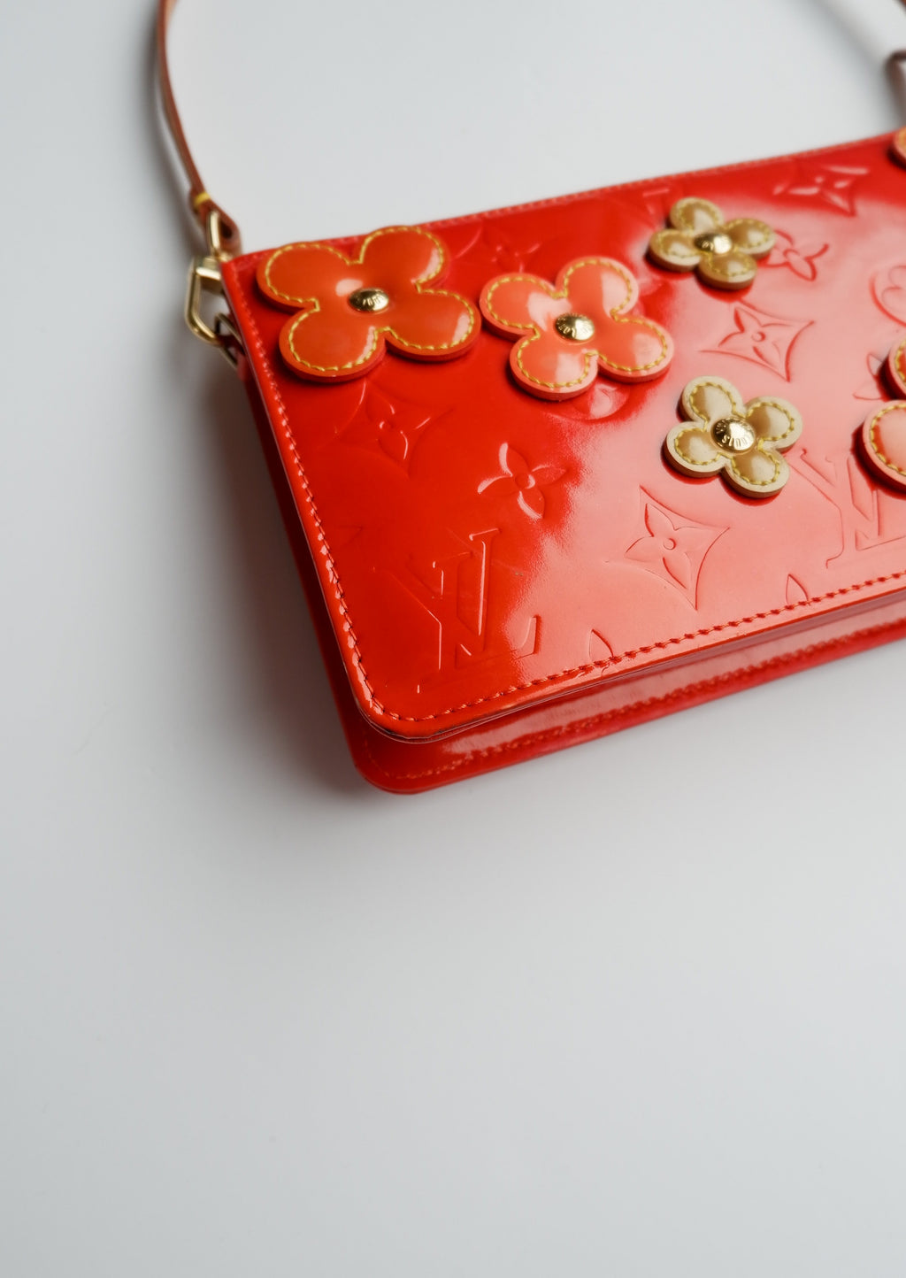 Pochette Lexington Louis Vuitton Vernis Rouge Fleurie Pré-aimée Authentique + Collier Ras du Cou Assorti