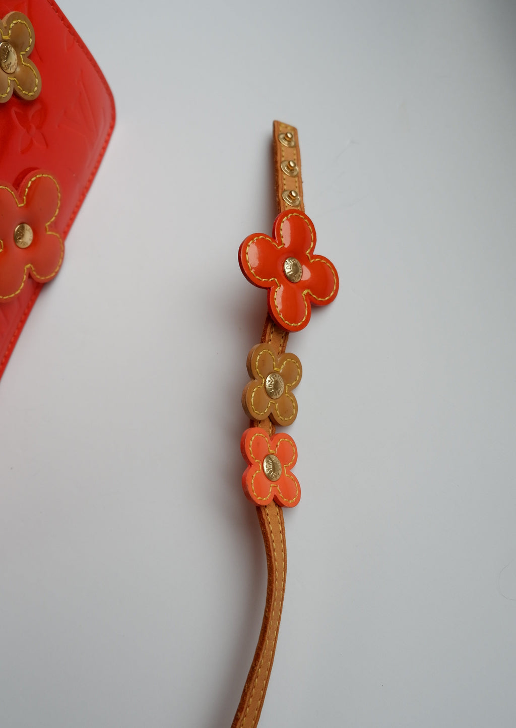 Pochette Lexington Louis Vuitton Vernis Rouge Fleurie Pré-aimée Authentique + Collier Ras du Cou Assorti