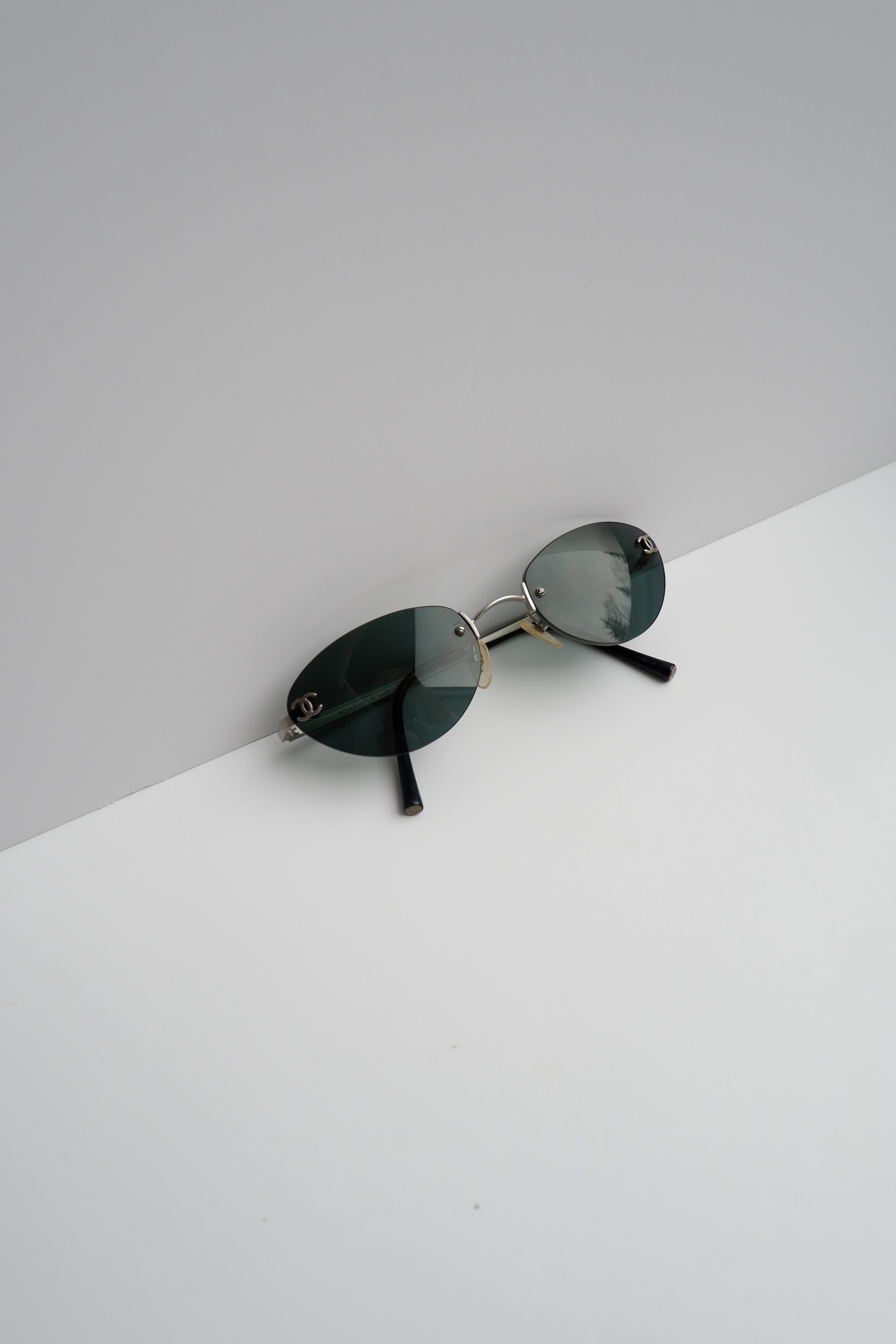 Authentiques lunettes de soleil vintage Chanel œil de chat à monture métallique