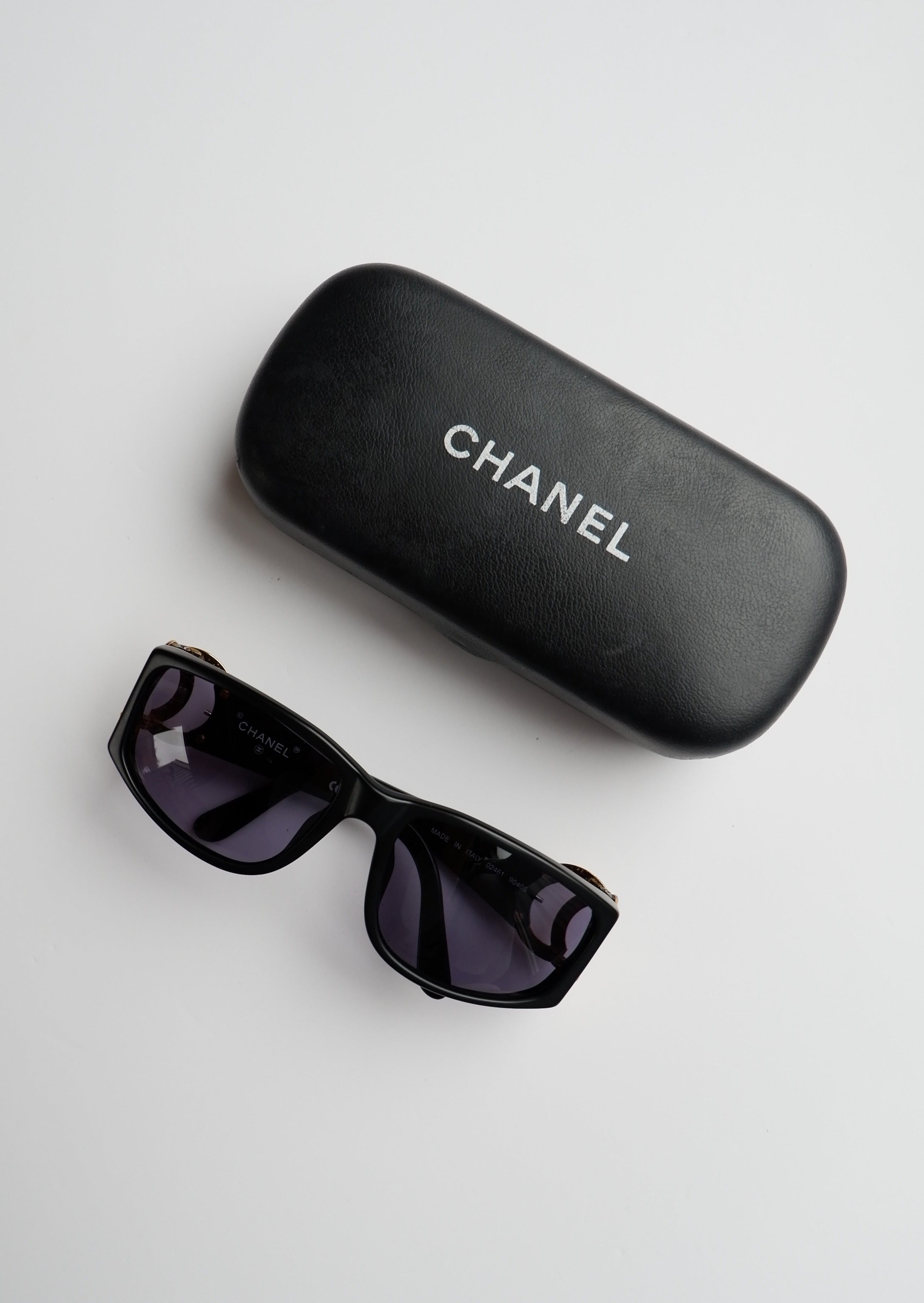 Authentiques lunettes de soleil vintage Chanel à monture carrée avec logo CC, d'occasion
