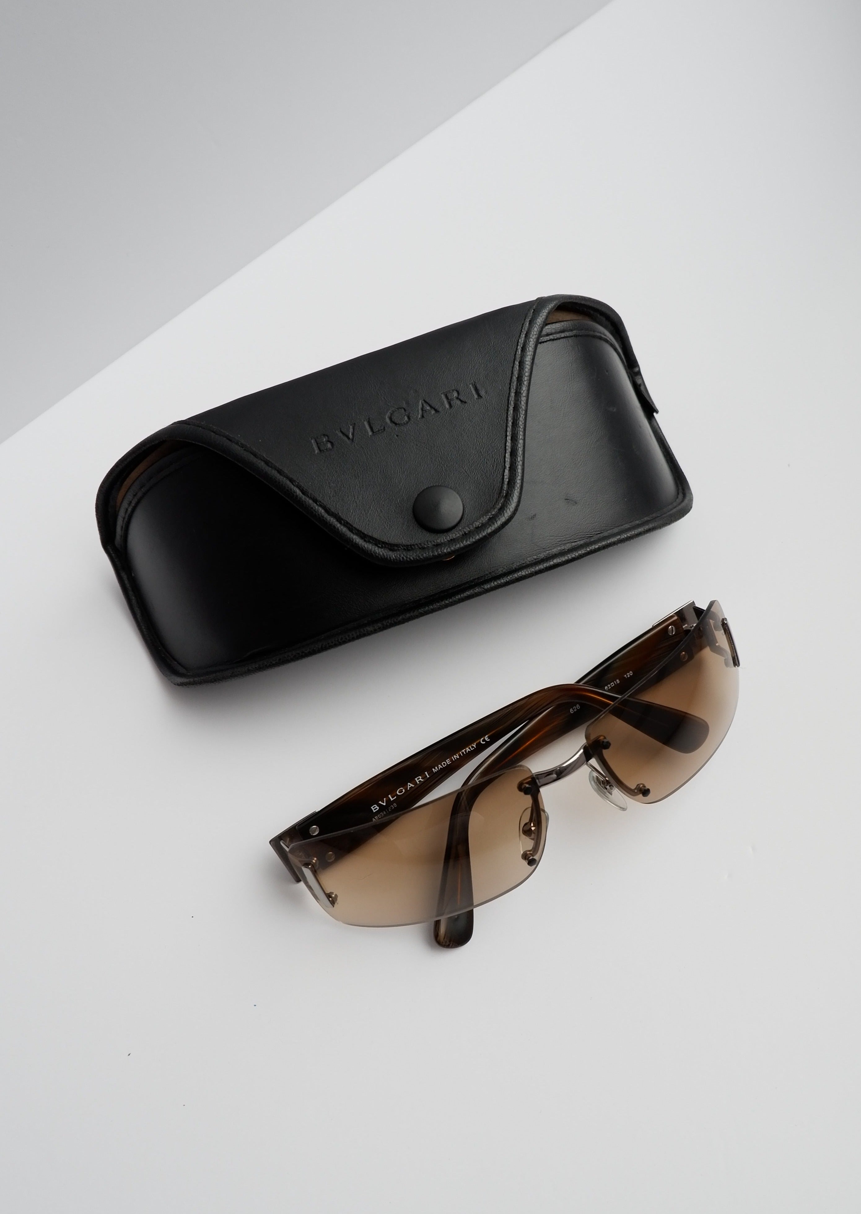 Authentiques lunettes de soleil vintage Bvlgari d'occasion à monture carrée en métal marron