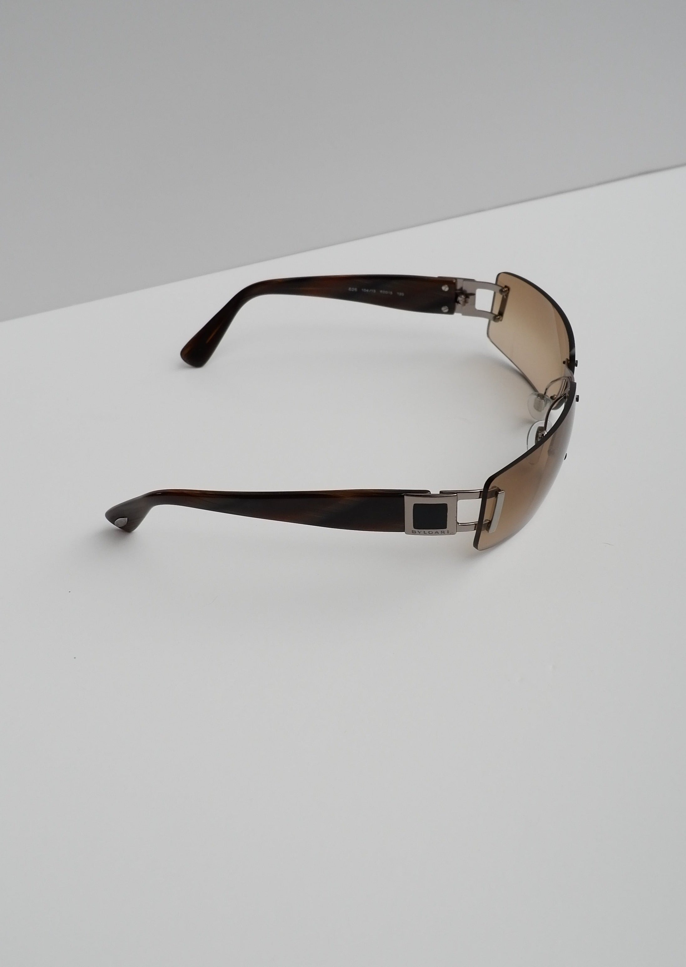Authentiques lunettes de soleil vintage Bvlgari d'occasion à monture carrée en métal marron