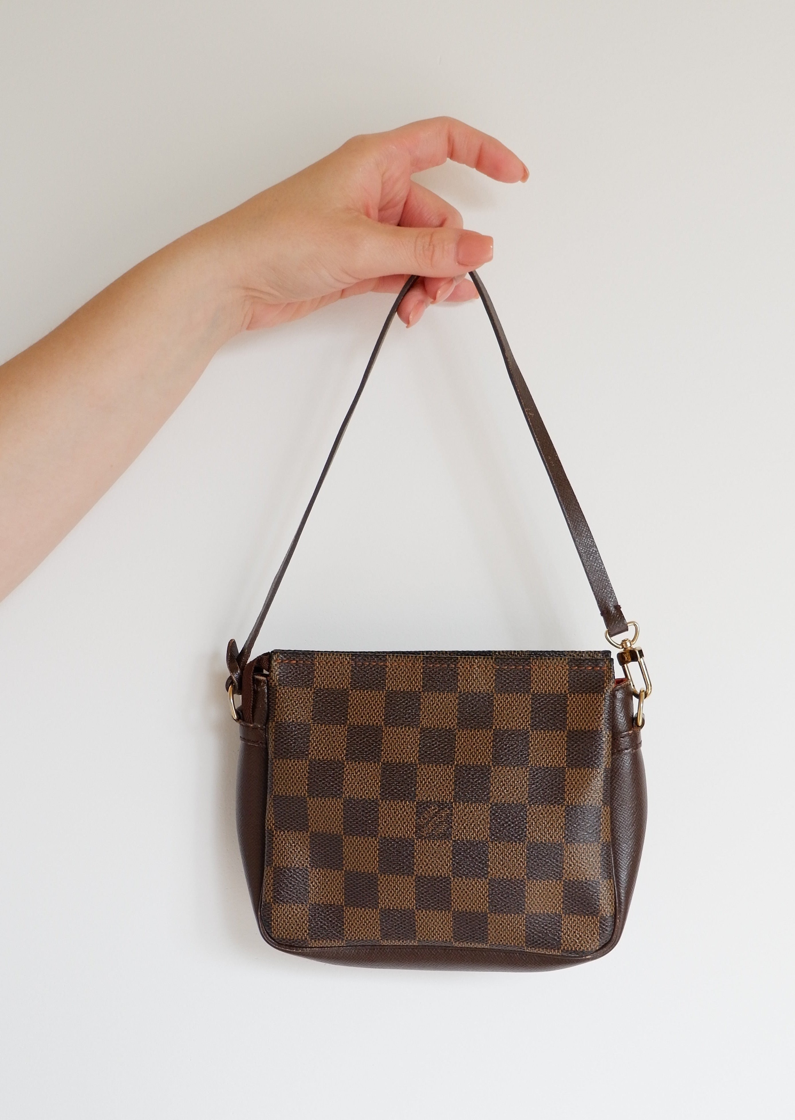 Authentique sac bandoulière Louis Vuitton Damier Ebene Trousse d'occasion