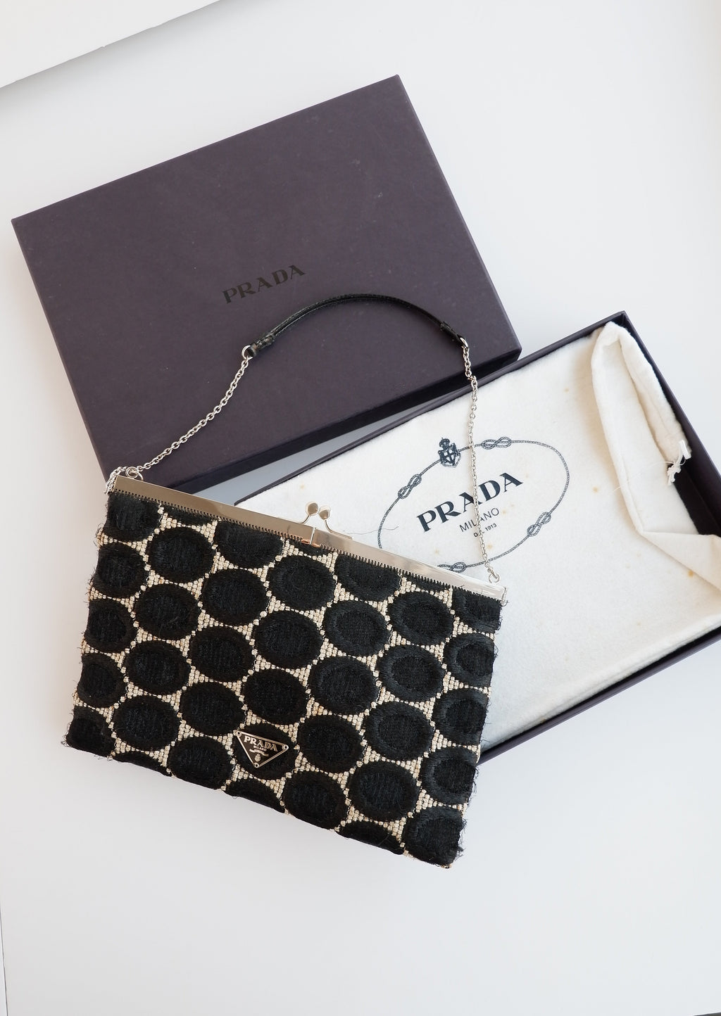 Pochette / Sac Prada authentique d'occasion, imprimé cercles noirs et blancs