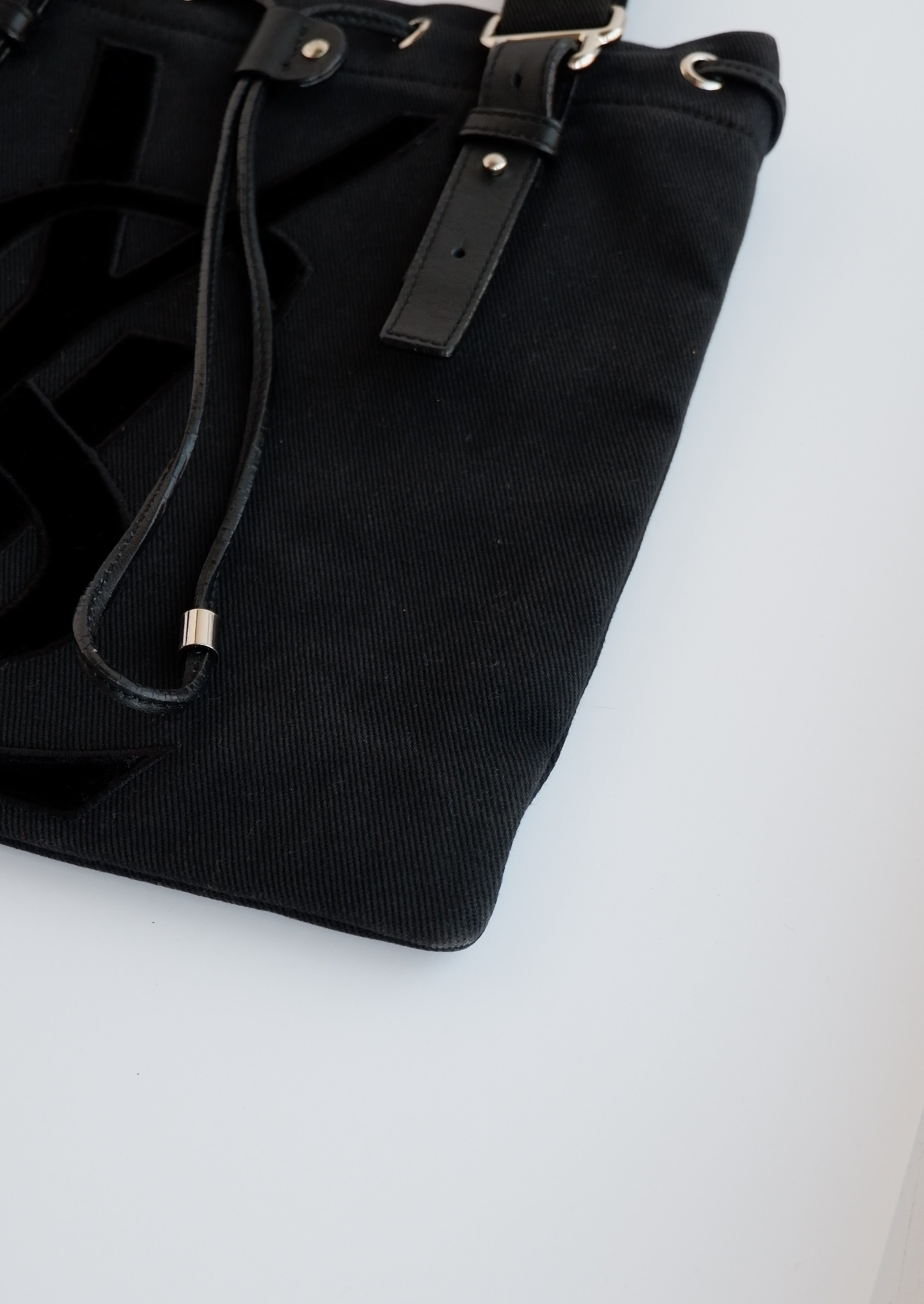 Sac cabas Saint Laurent YSL Kahala en toile noire, authentique et d'occasion