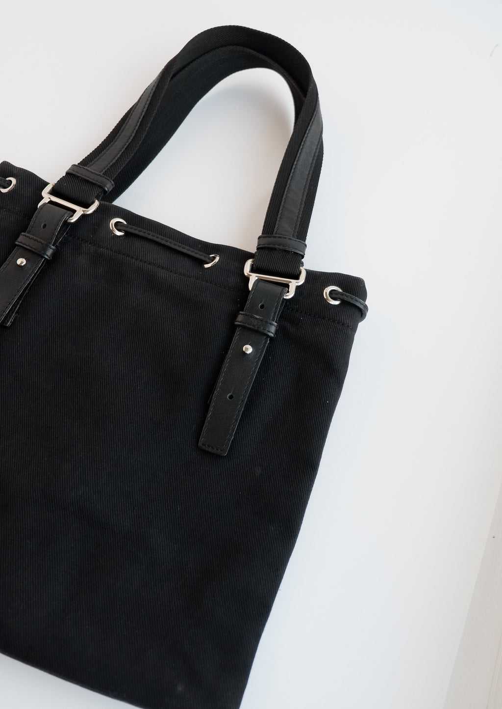 Sac cabas Saint Laurent YSL Kahala en toile noire, authentique et d'occasion