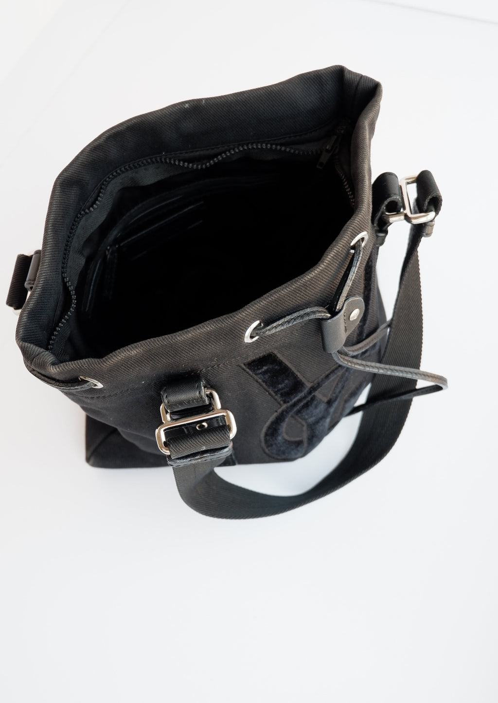 Sac cabas Saint Laurent YSL Kahala en toile noire, authentique et d'occasion