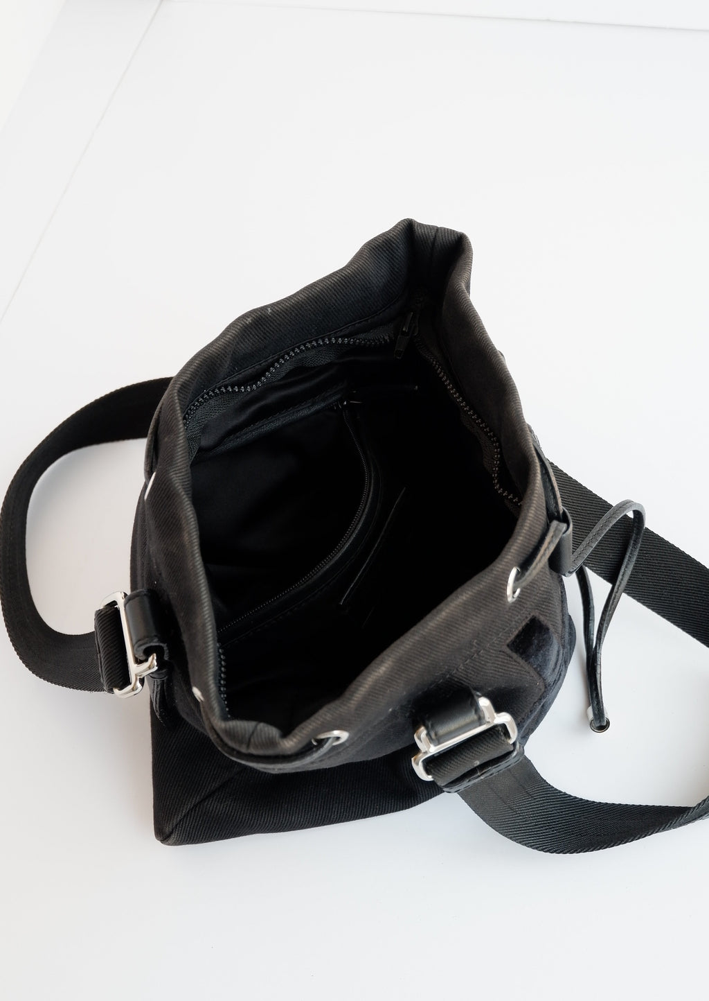 Sac cabas Saint Laurent YSL Kahala en toile noire, authentique et d'occasion