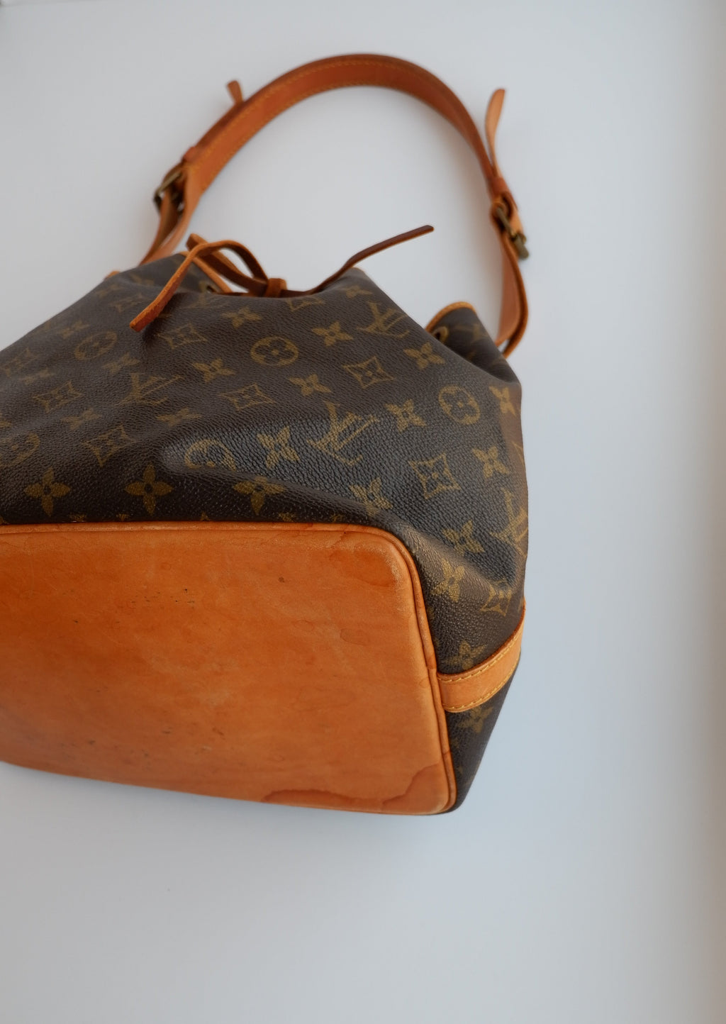 Authentique sac à bandoulière Louis Vuitton Monogram Petite Noé d'occasion