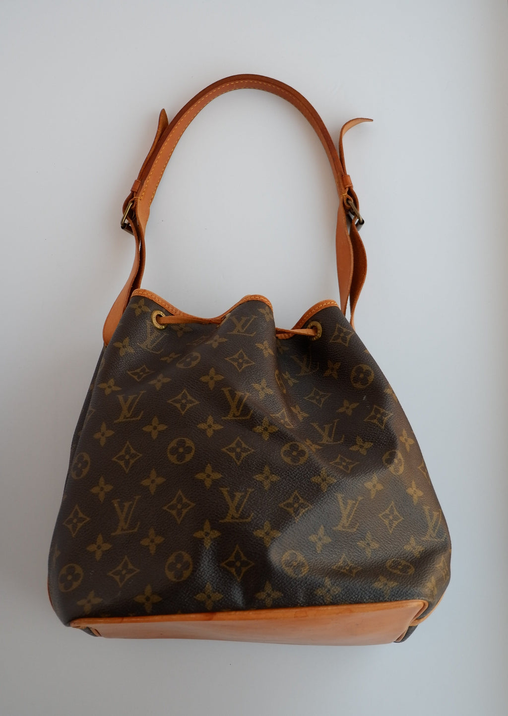 Authentique sac à bandoulière Louis Vuitton Monogram Petite Noé d'occasion