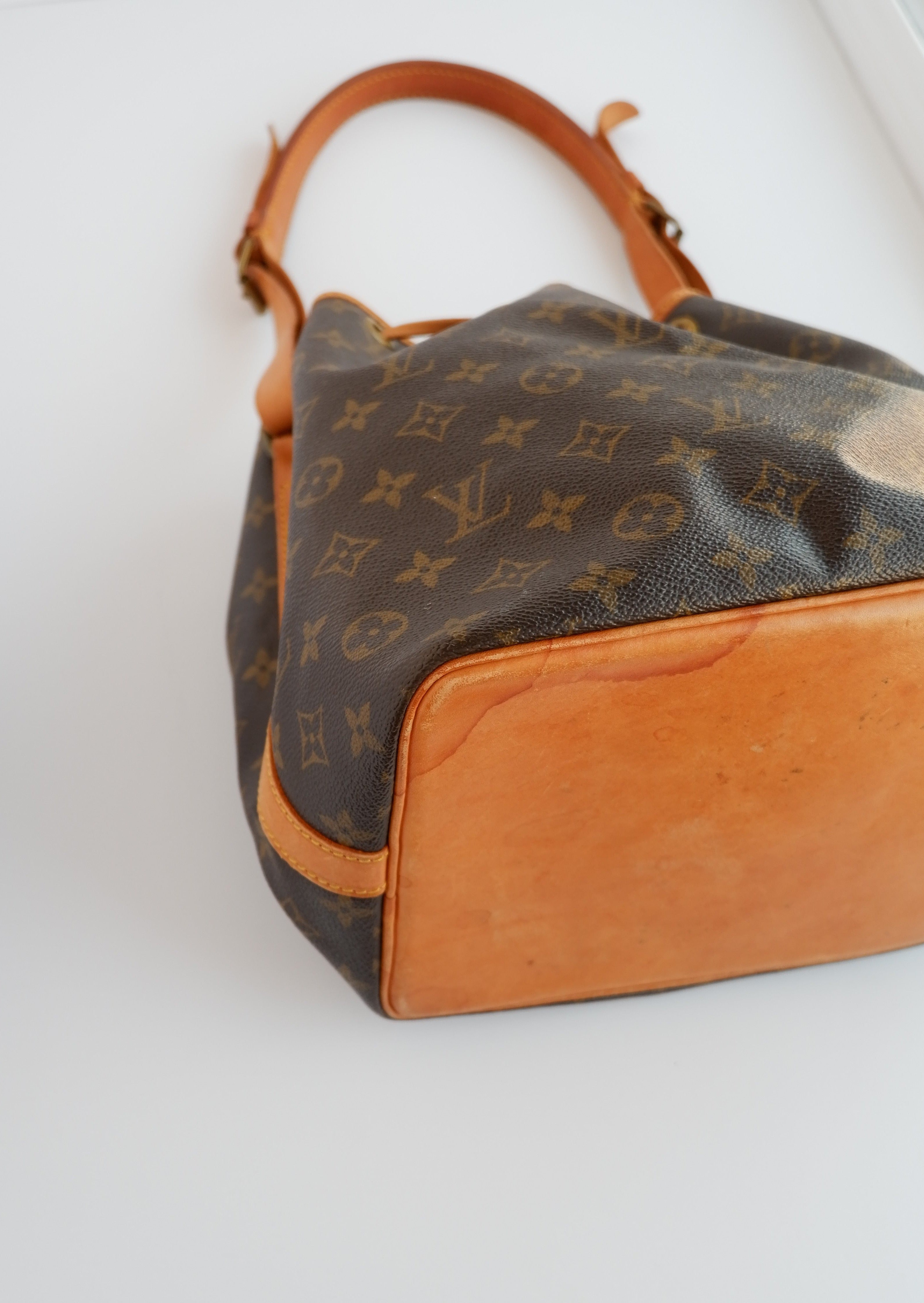 Authentique sac à bandoulière Louis Vuitton Monogram Petite Noé d'occasion