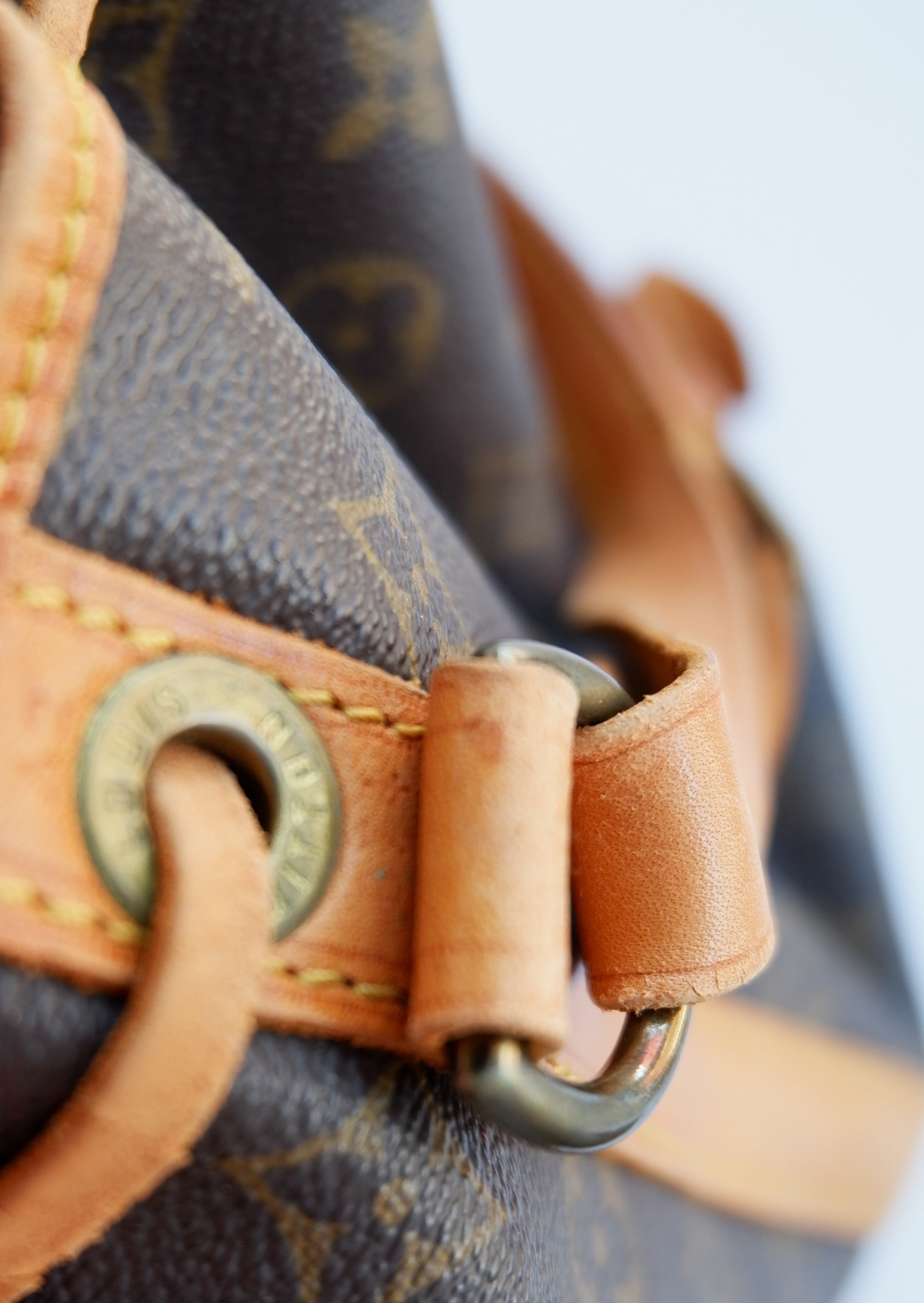 Authentique sac à bandoulière Louis Vuitton Monogram Petite Noé d'occasion