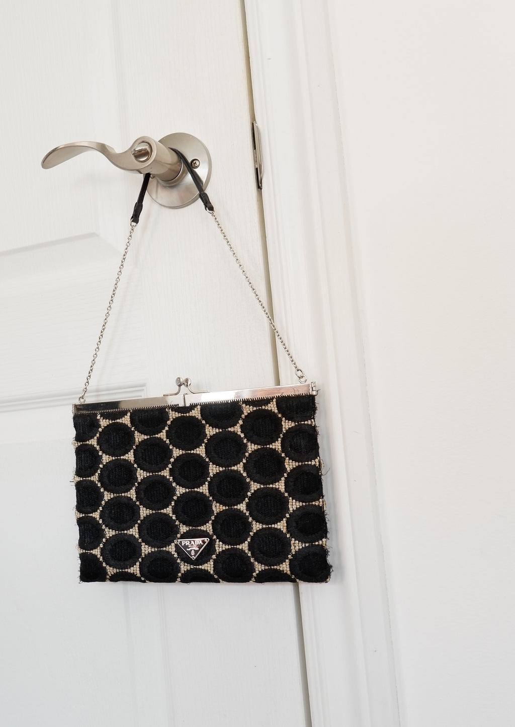 Pochette / Sac Prada authentique d'occasion, imprimé cercles noirs et blancs