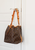 Authentique sac à bandoulière Louis Vuitton Monogram Petite Noé d'occasion