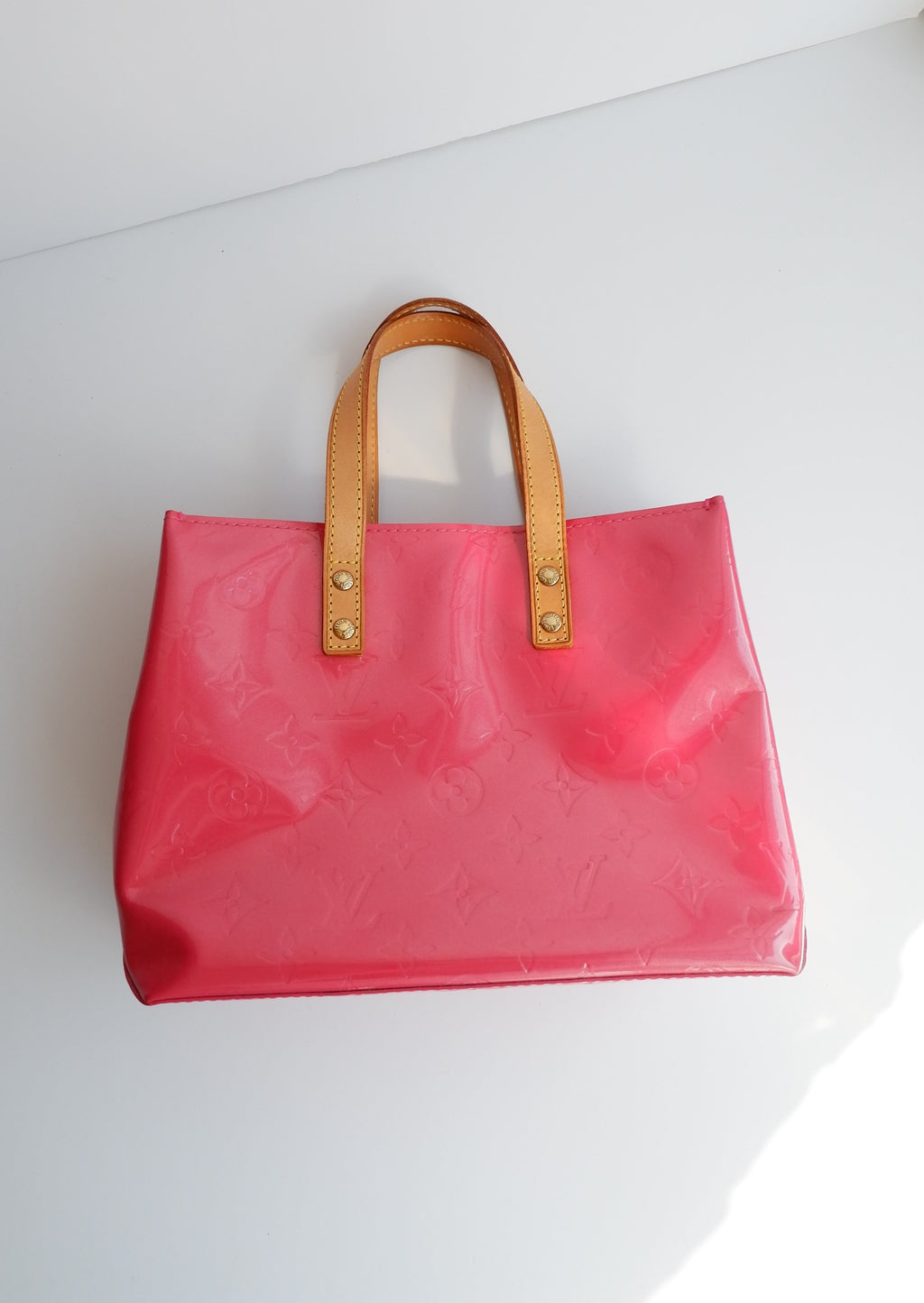 Authentique Sac Louis Vuitton Reade en Vernis Monogram Rose d'occasion