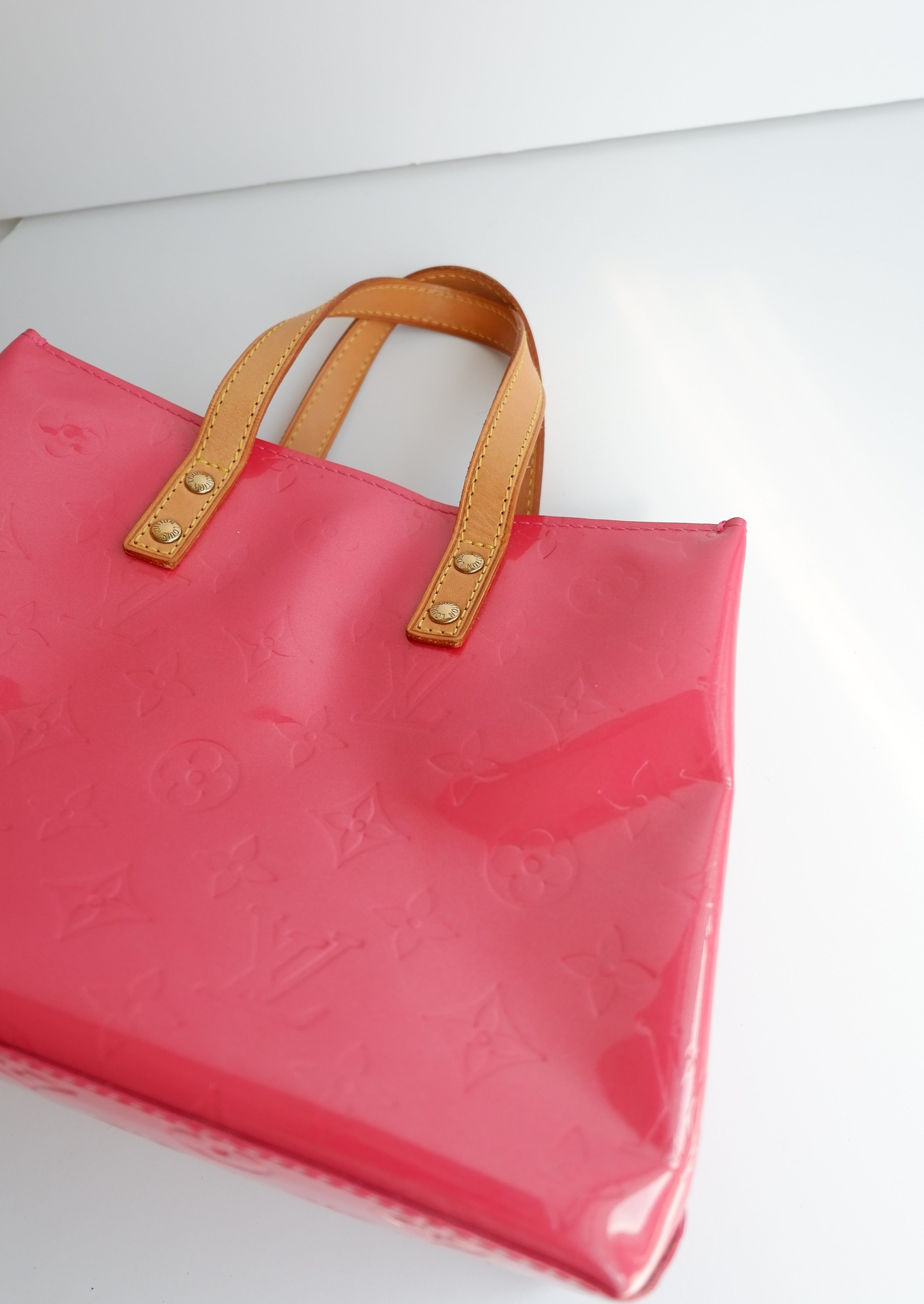 Authentique Sac Louis Vuitton Reade en Vernis Monogram Rose d'occasion