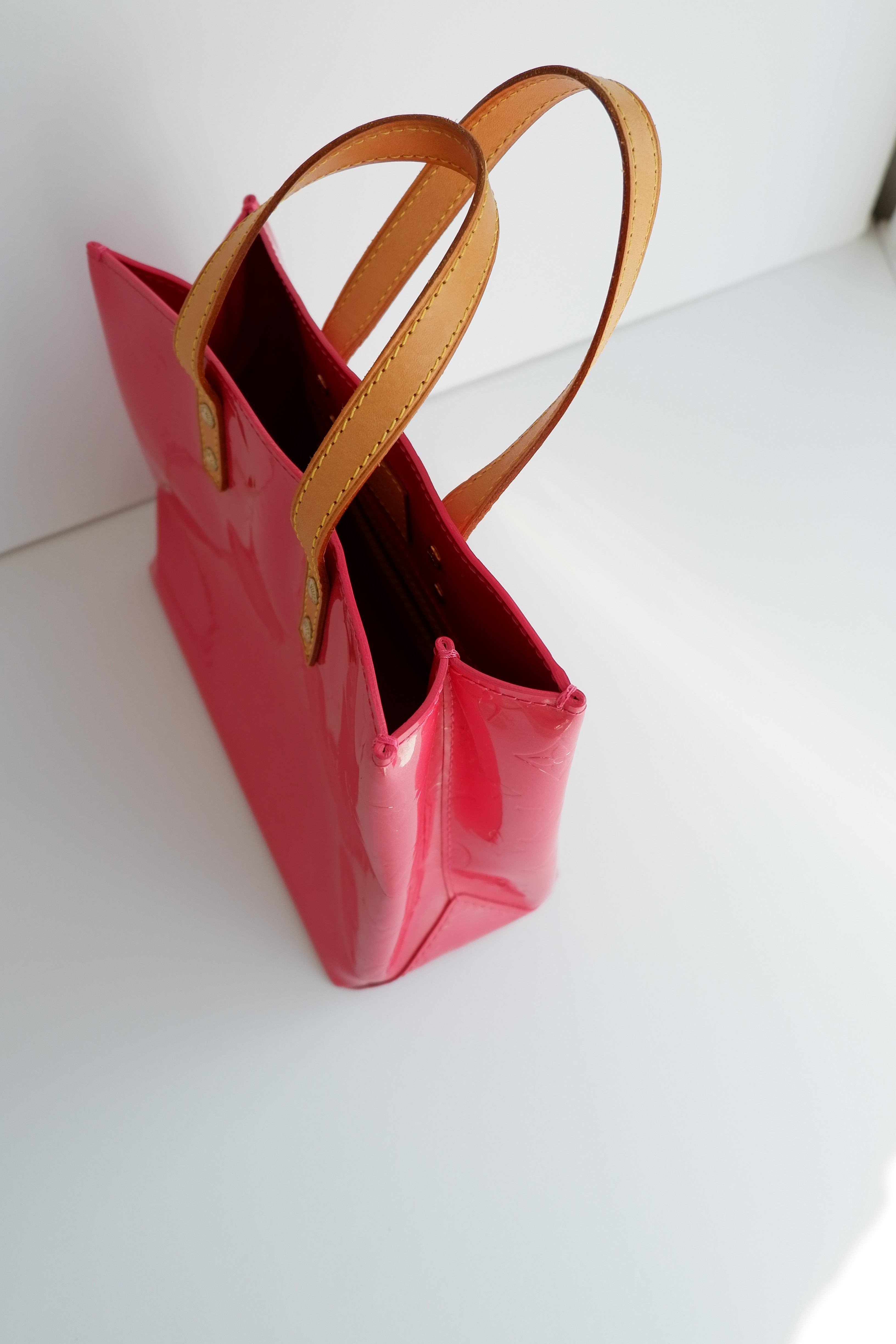 Authentique Sac Louis Vuitton Reade en Vernis Monogram Rose d'occasion