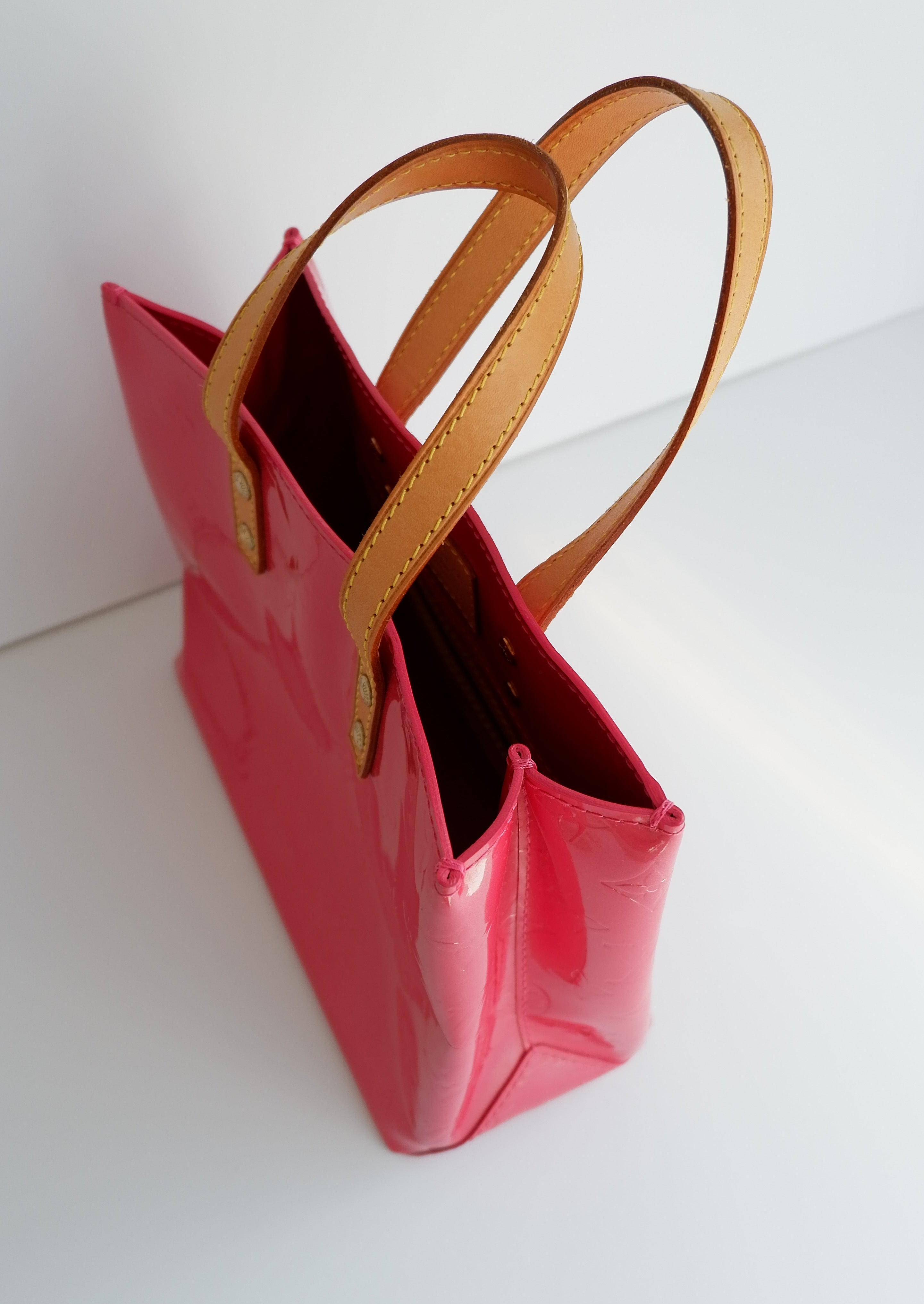Authentique Sac Louis Vuitton Reade en Vernis Monogram Rose d'occasion