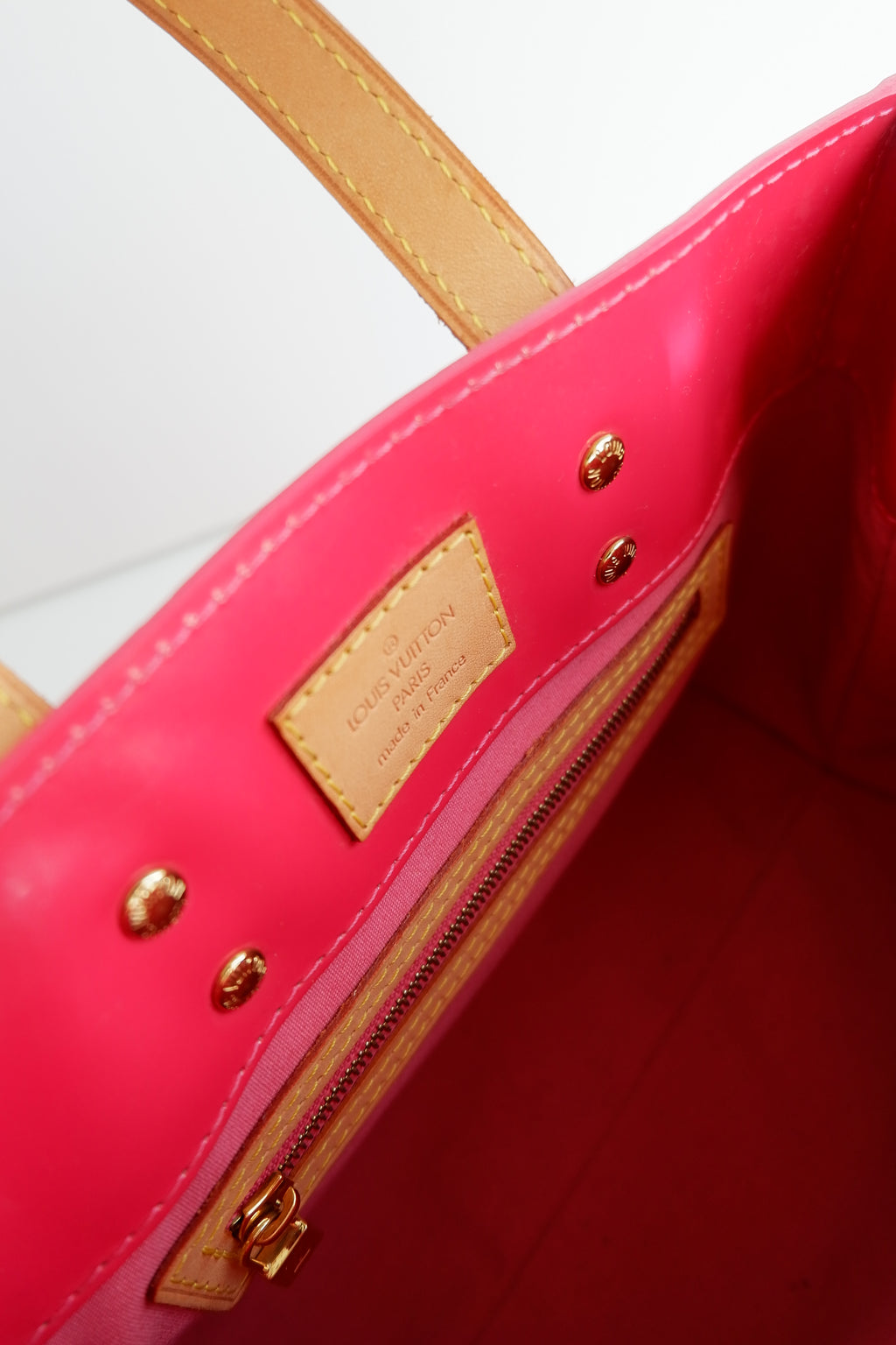 Authentique Sac Louis Vuitton Reade en Vernis Monogram Rose d'occasion