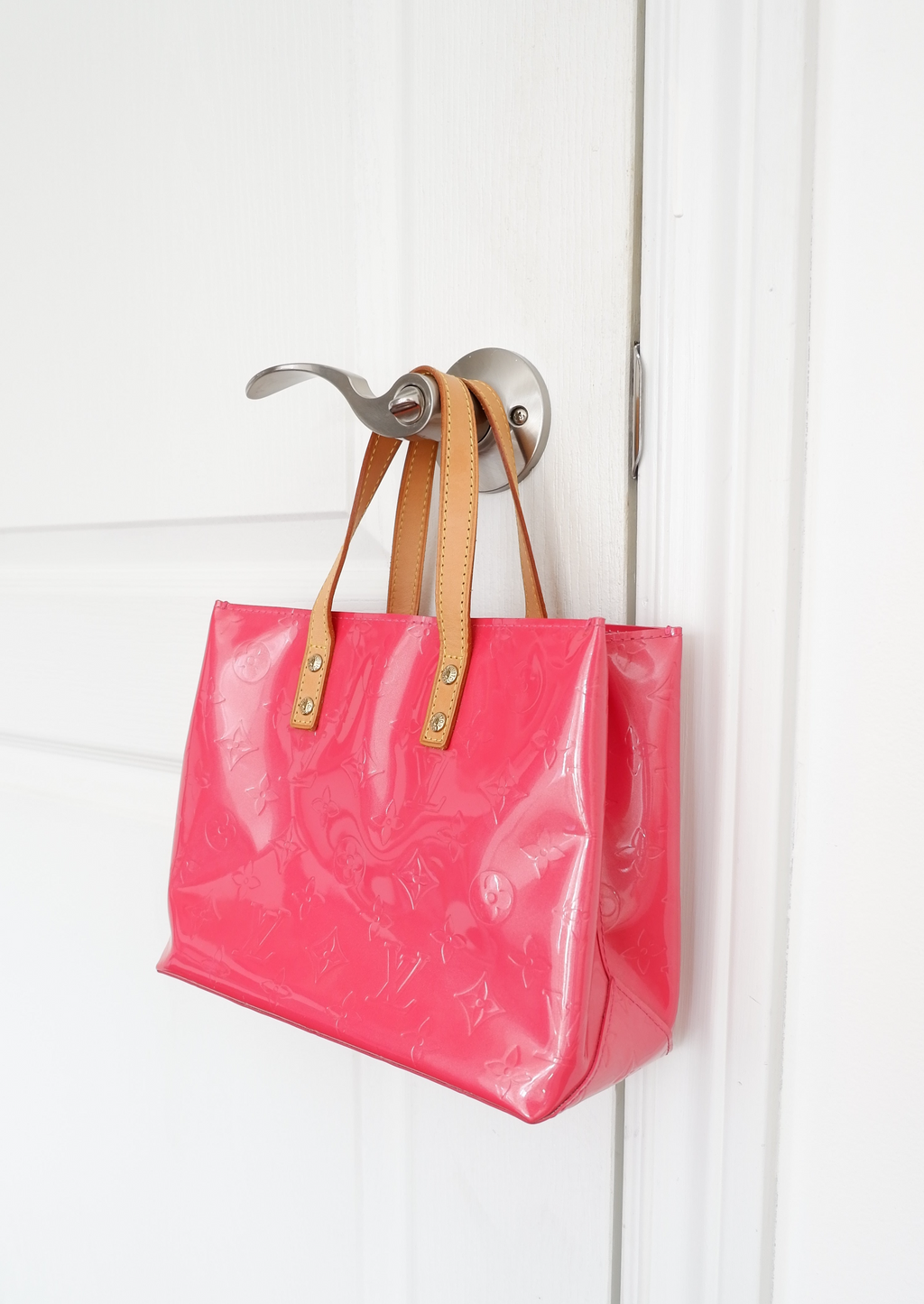 Authentique Sac Louis Vuitton Reade en Vernis Monogram Rose d'occasion