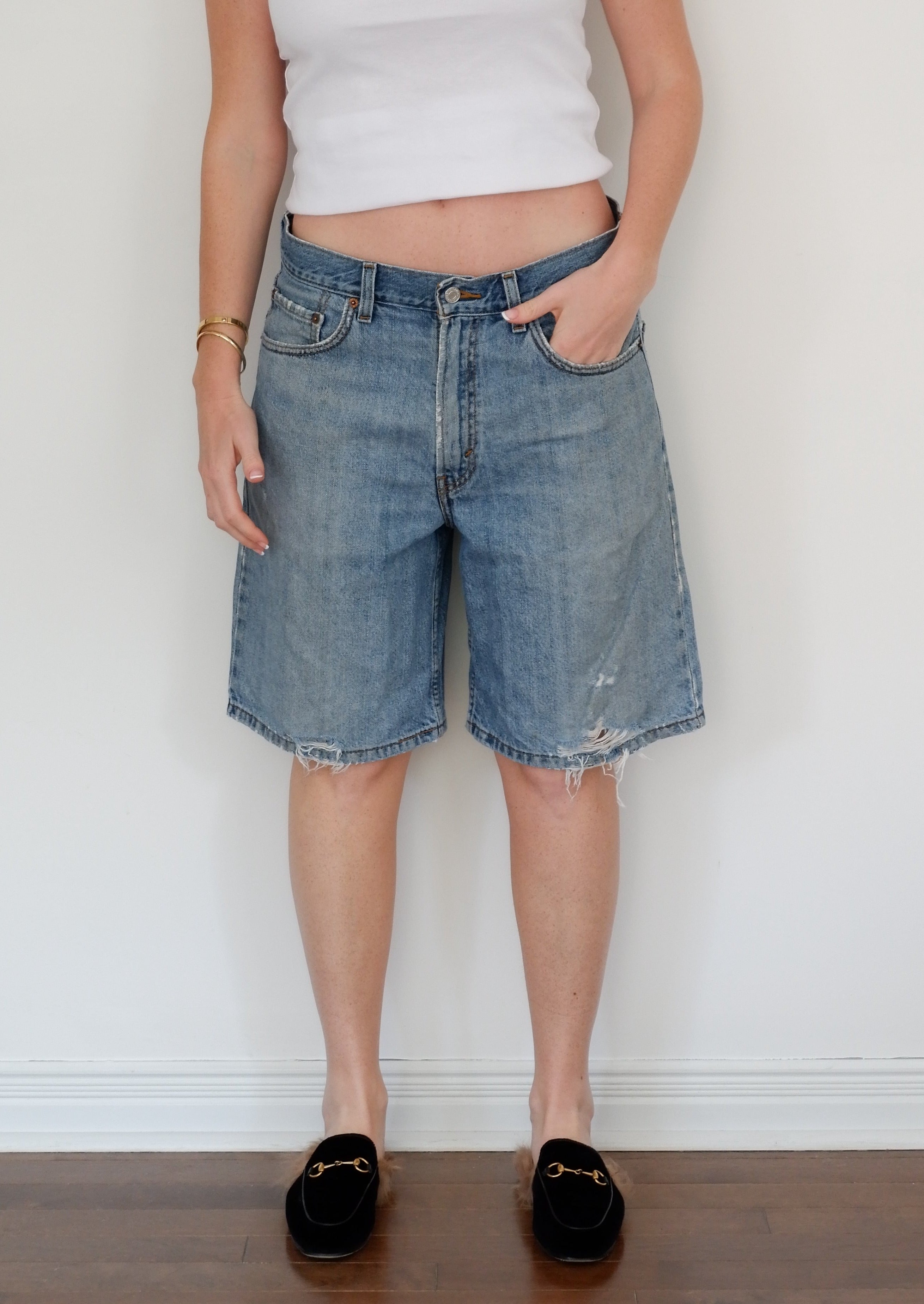 Levis 550 Medium Wash Jean Shorts - 34