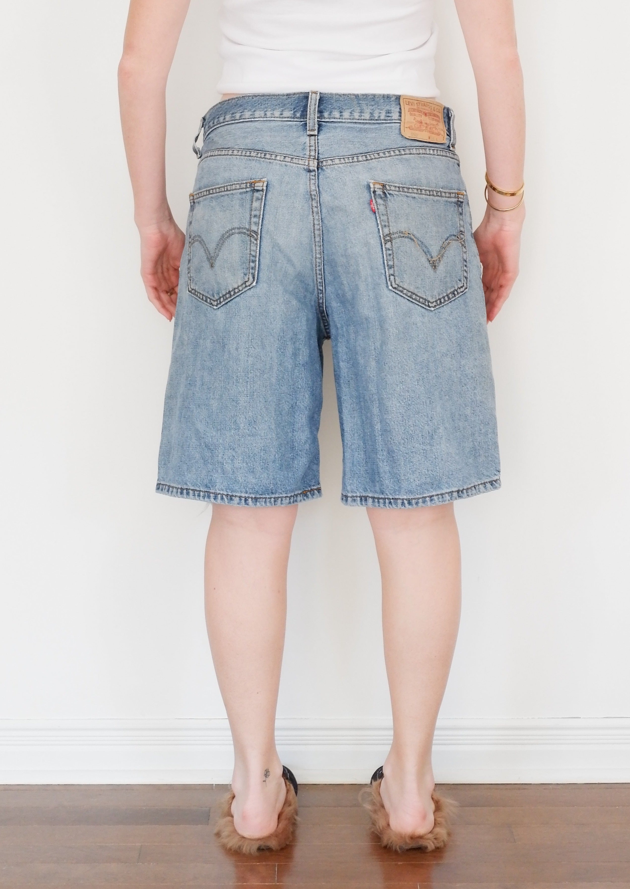 Levis 550 Medium Wash Jean Shorts - 34