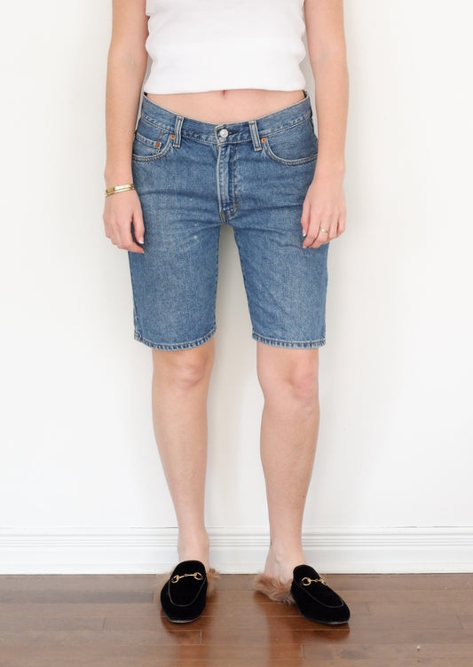 Levis 505 Medium Wash Jean Shorts - 32