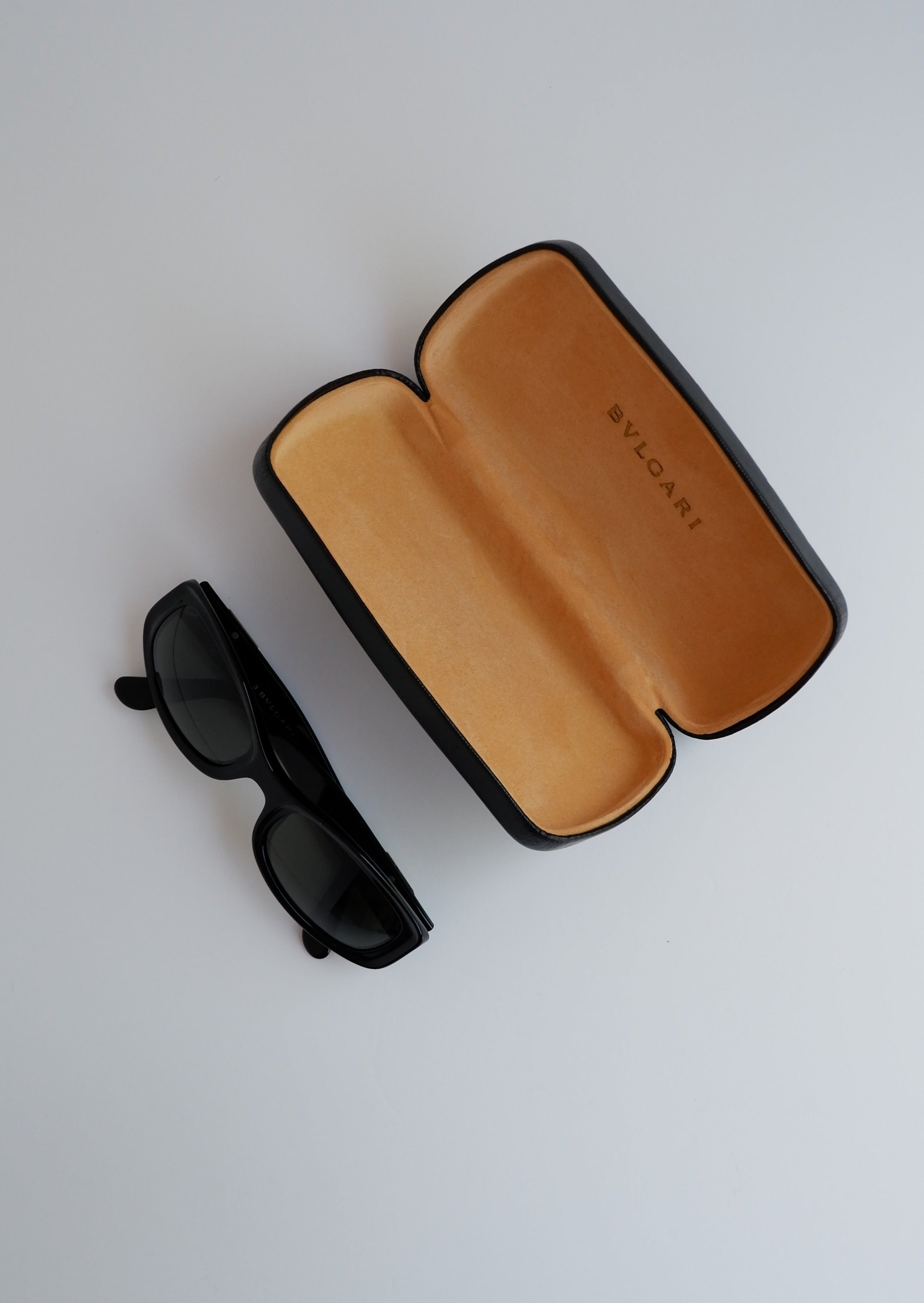 Authentiques lunettes de soleil Bvlgari d'occasion à monture carrée noire