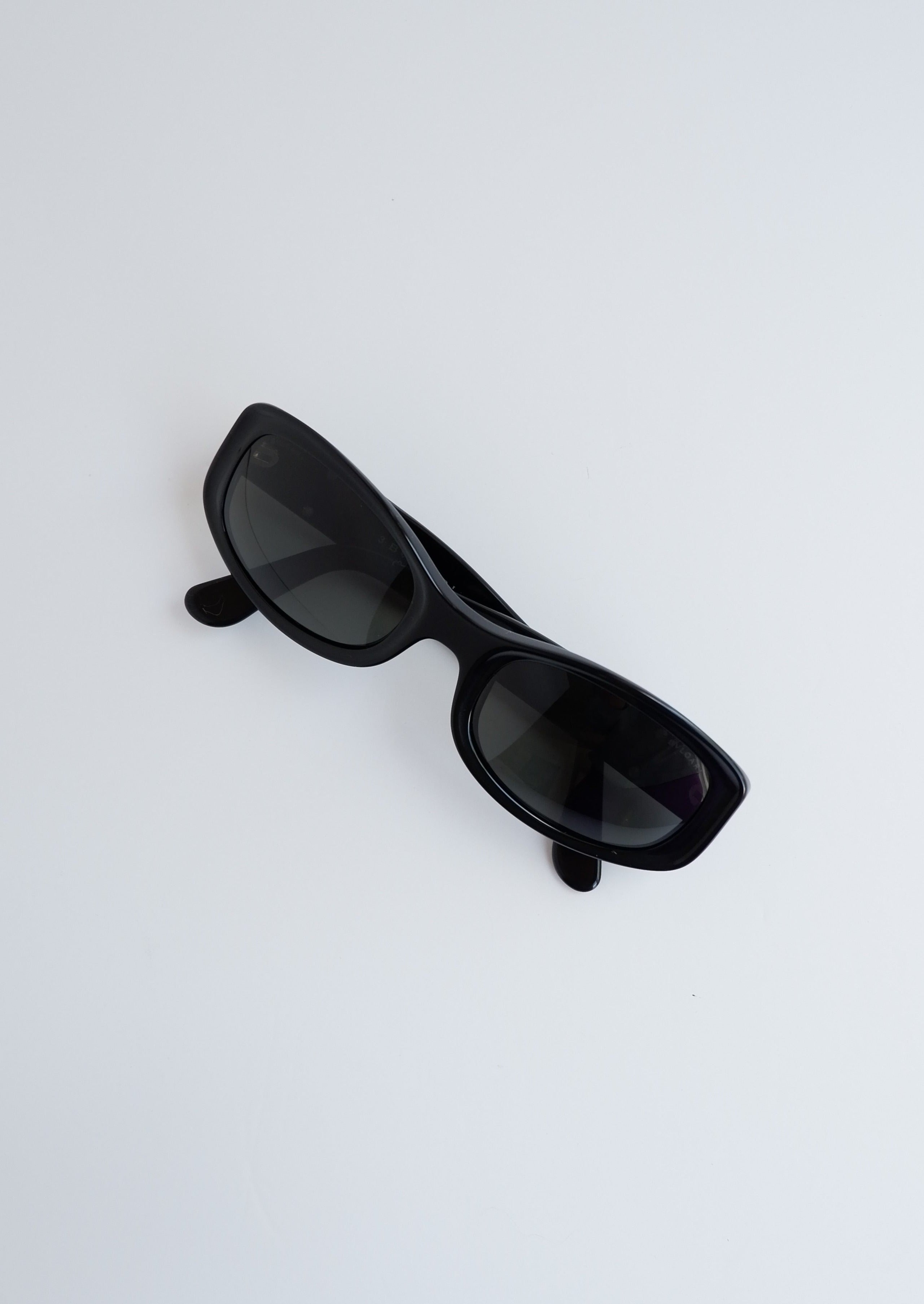 Authentiques lunettes de soleil Bvlgari d'occasion à monture carrée noire