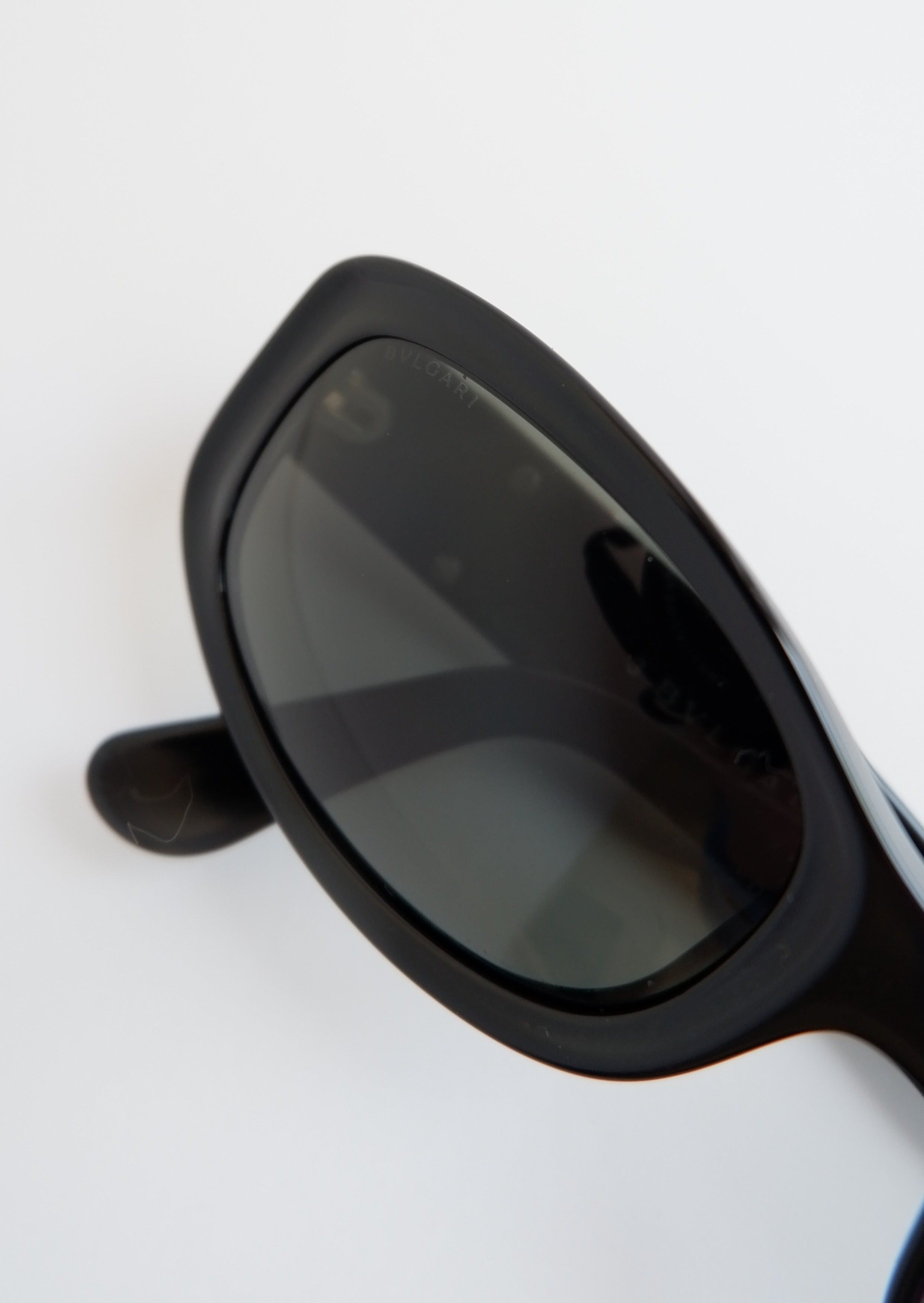 Authentiques lunettes de soleil Bvlgari d'occasion à monture carrée noire