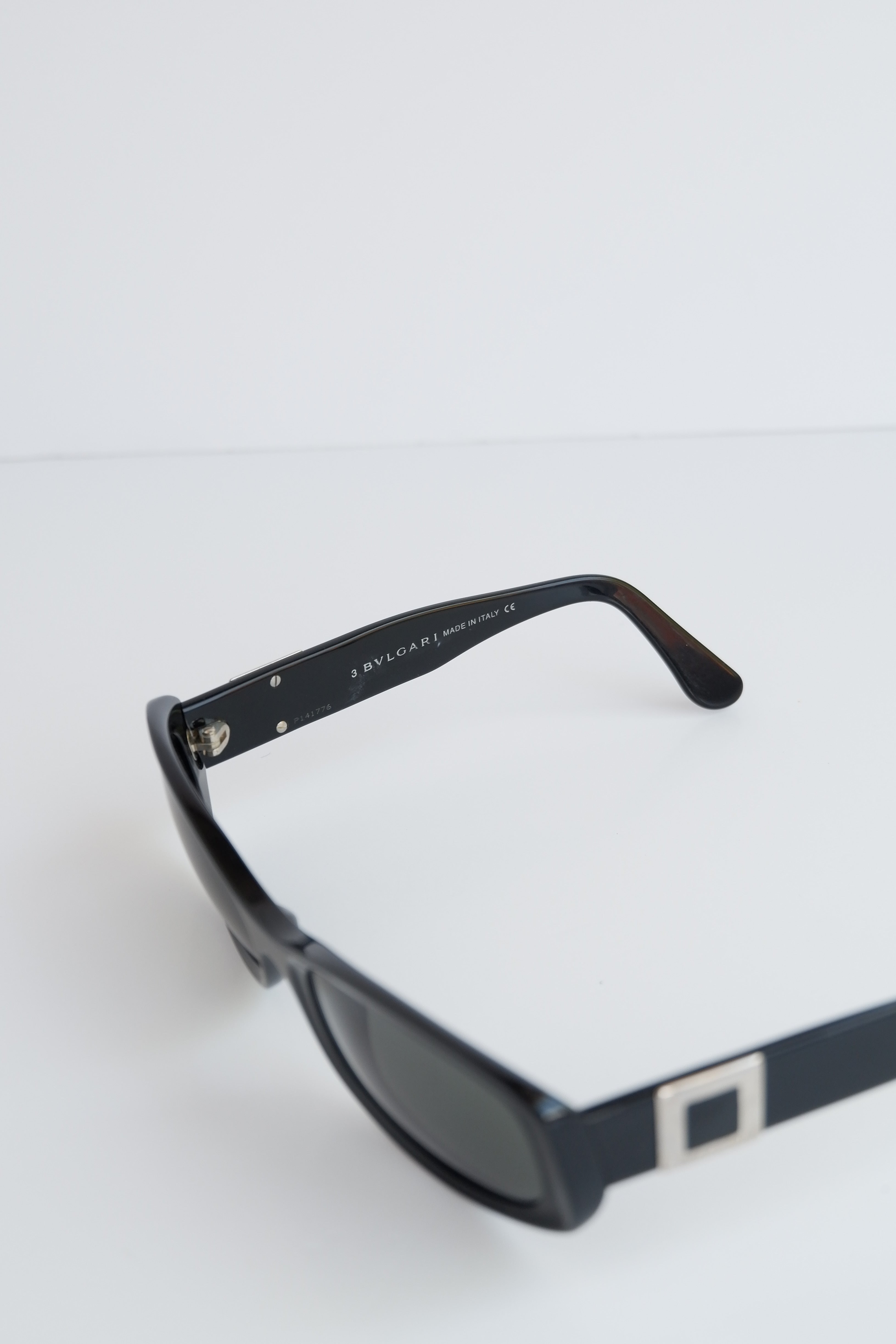 Authentiques lunettes de soleil Bvlgari d'occasion à monture carrée noire