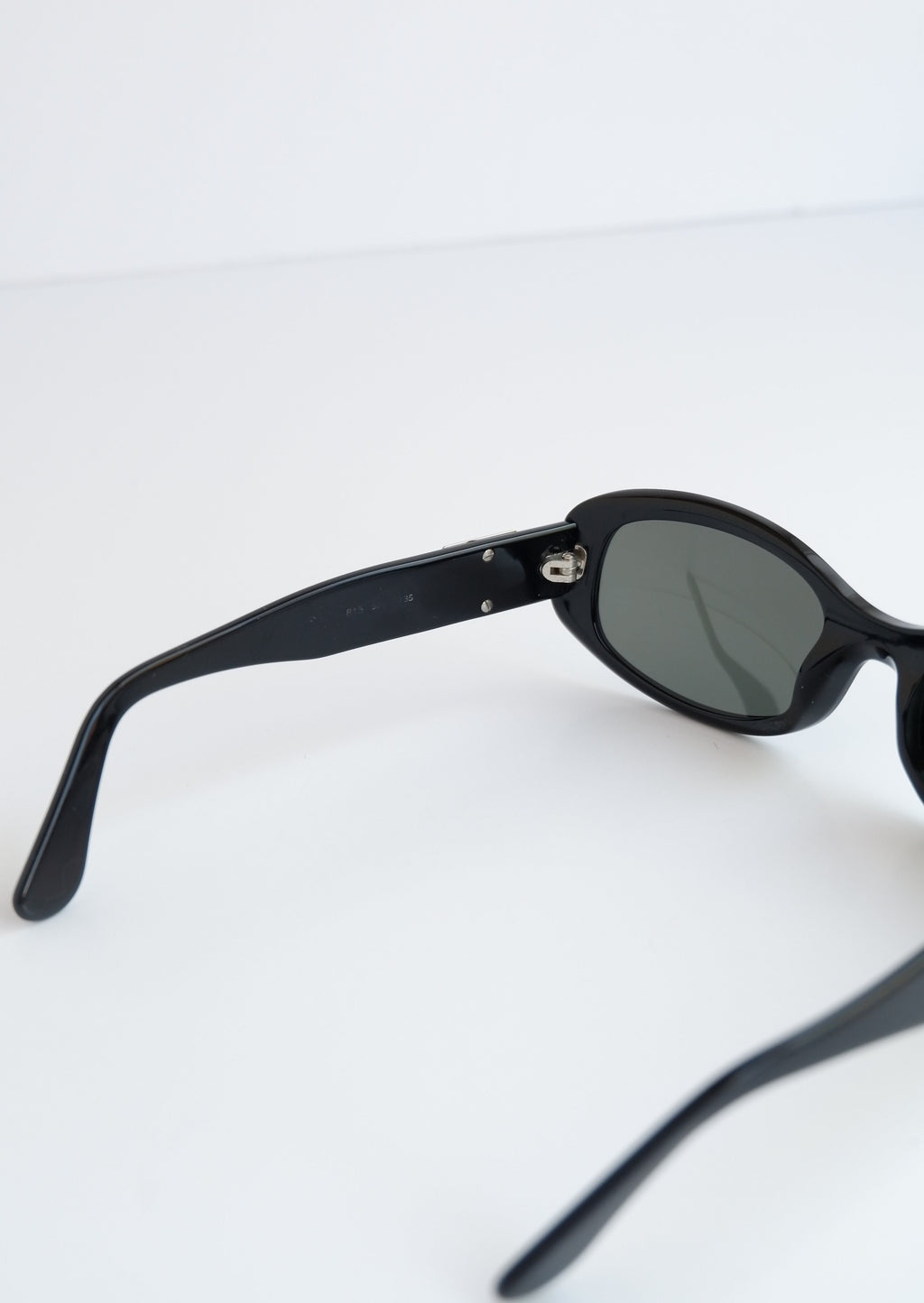 Authentiques lunettes de soleil Bvlgari d'occasion à monture carrée noire