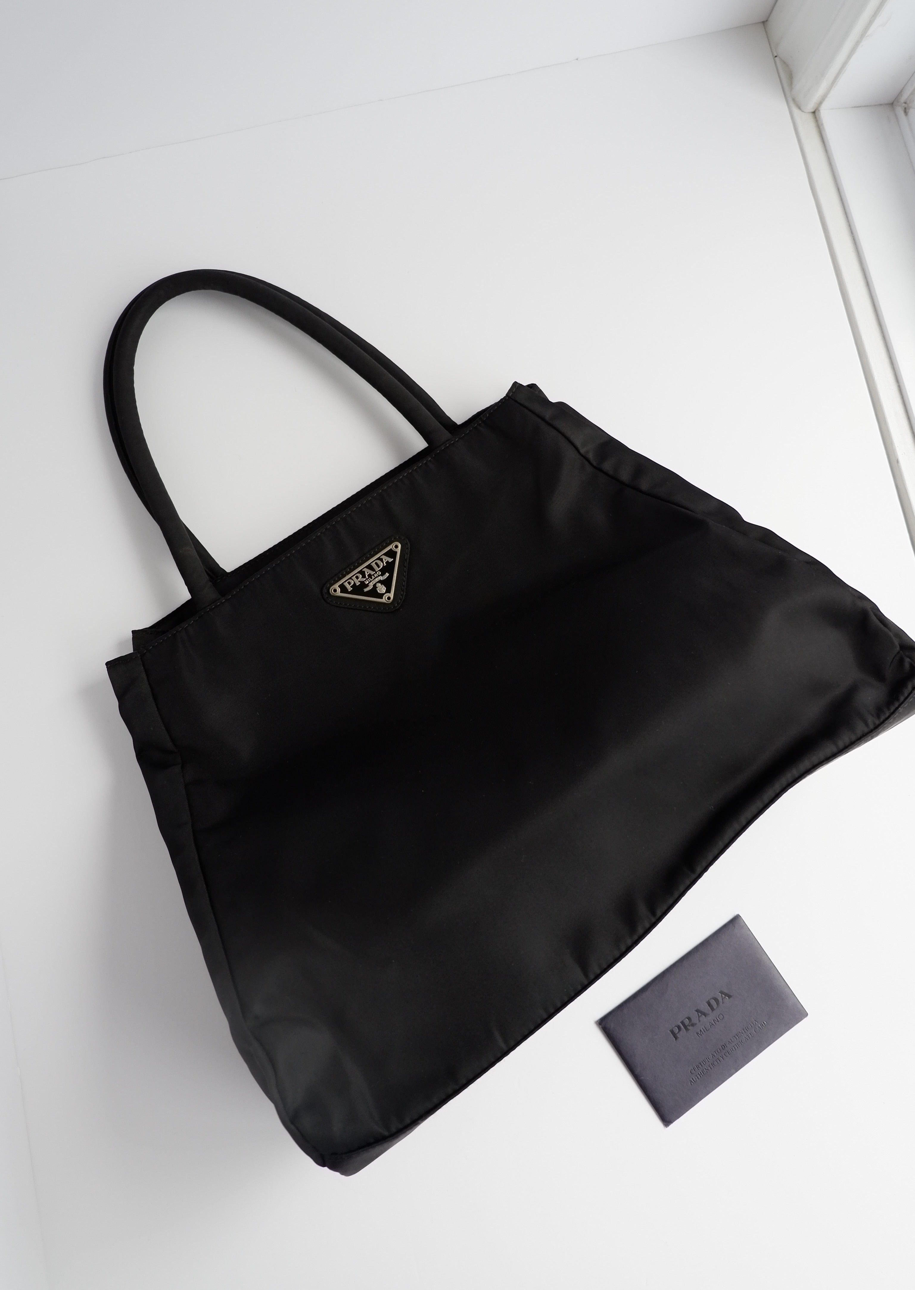 Sac cabas vintage Prada authentique en nylon noir à anse supérieure