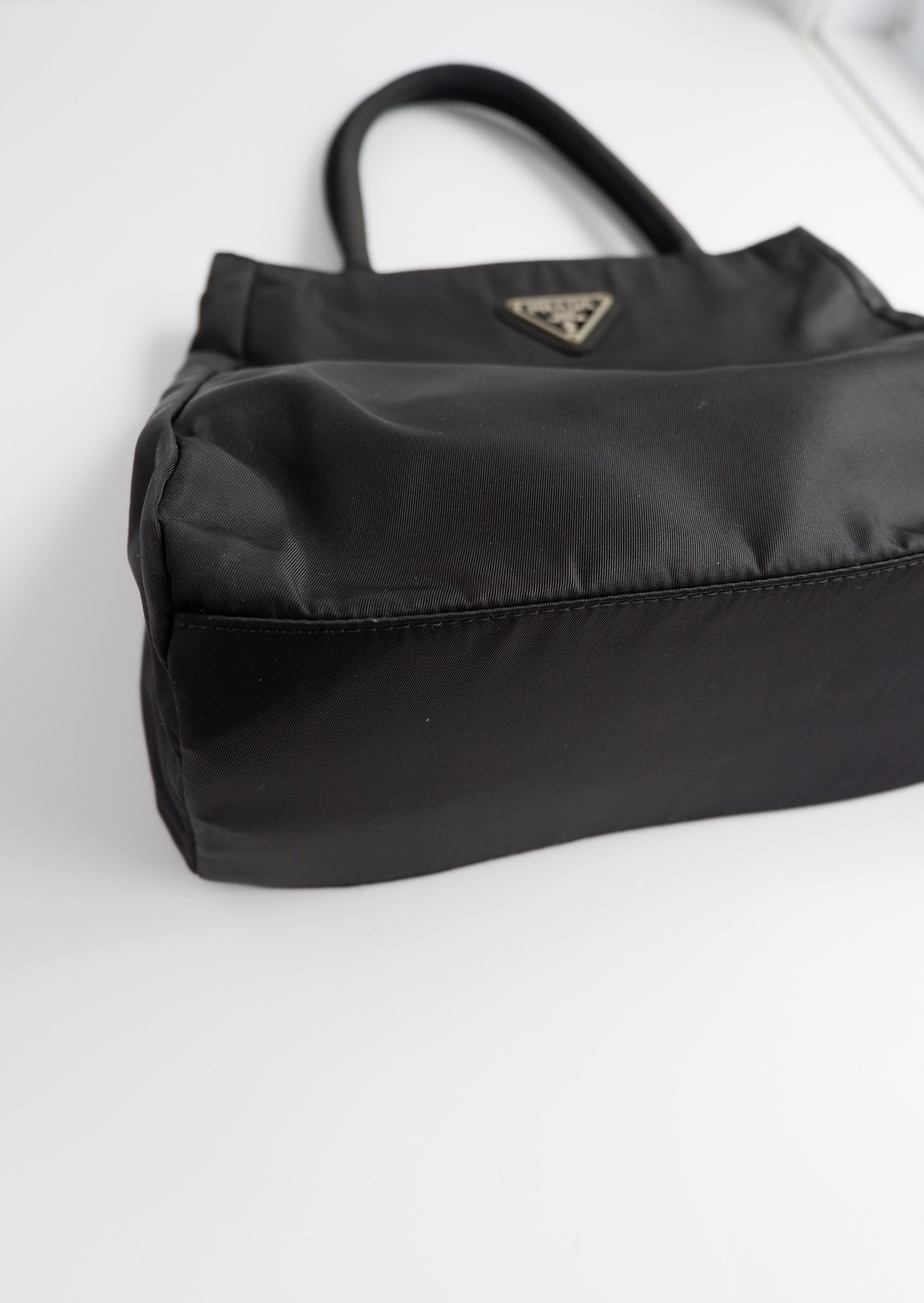 Sac cabas vintage Prada authentique en nylon noir à anse supérieure