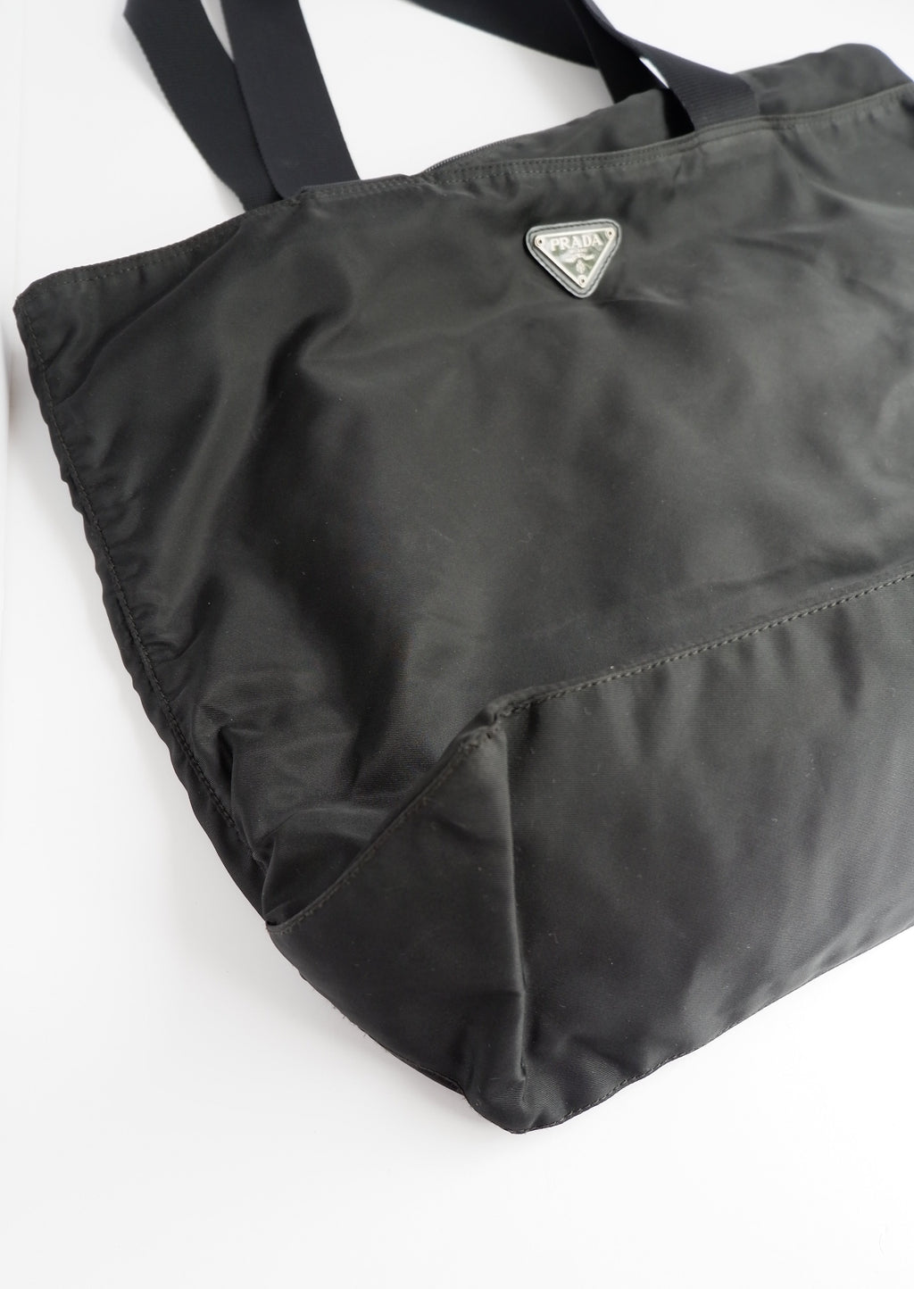 Authentique Sac fourre-tout Prada en nylon noir grande taille d'occasion