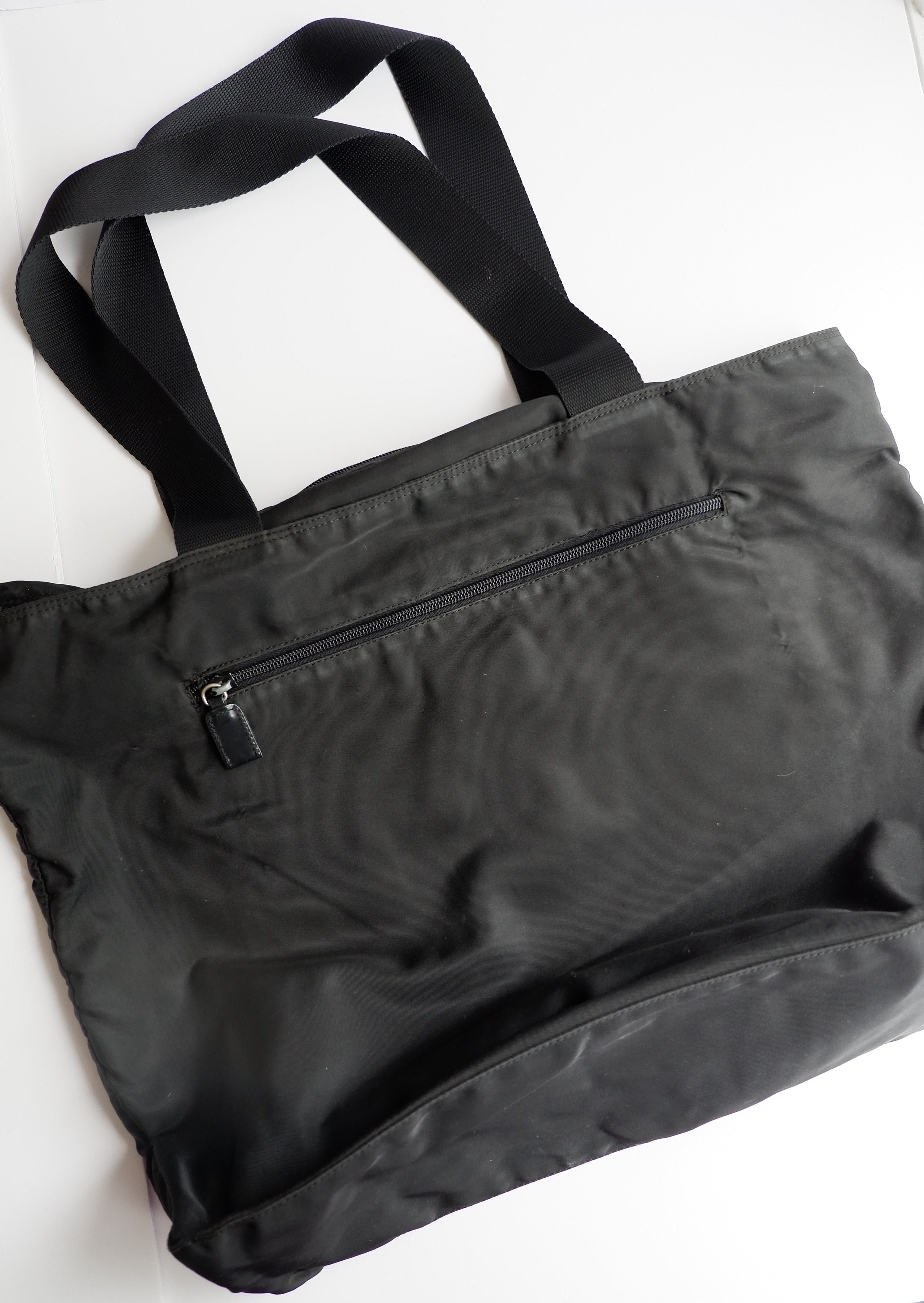 Authentique Sac fourre-tout Prada en nylon noir grande taille d'occasion