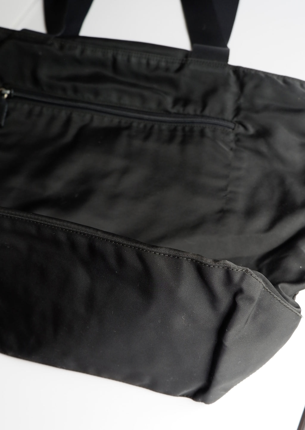 Authentique Sac fourre-tout Prada en nylon noir grande taille d'occasion