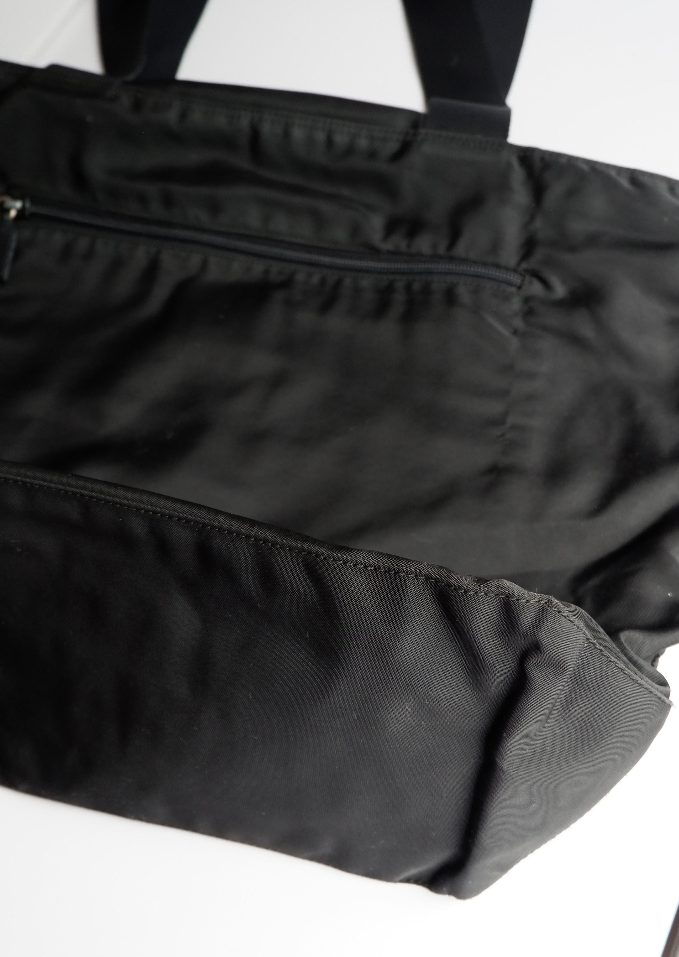 Authentique Sac fourre-tout Prada en nylon noir grande taille d'occasion