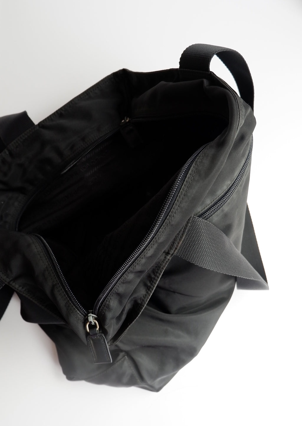 Authentique Sac fourre-tout Prada en nylon noir grande taille d'occasion