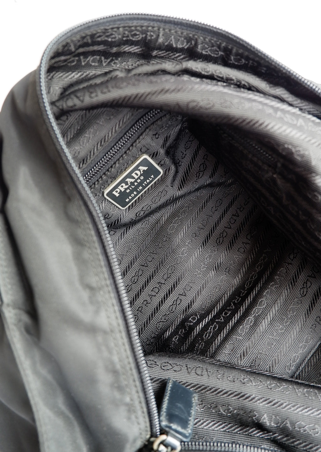 Authentique Sac fourre-tout Prada en nylon noir grande taille d'occasion
