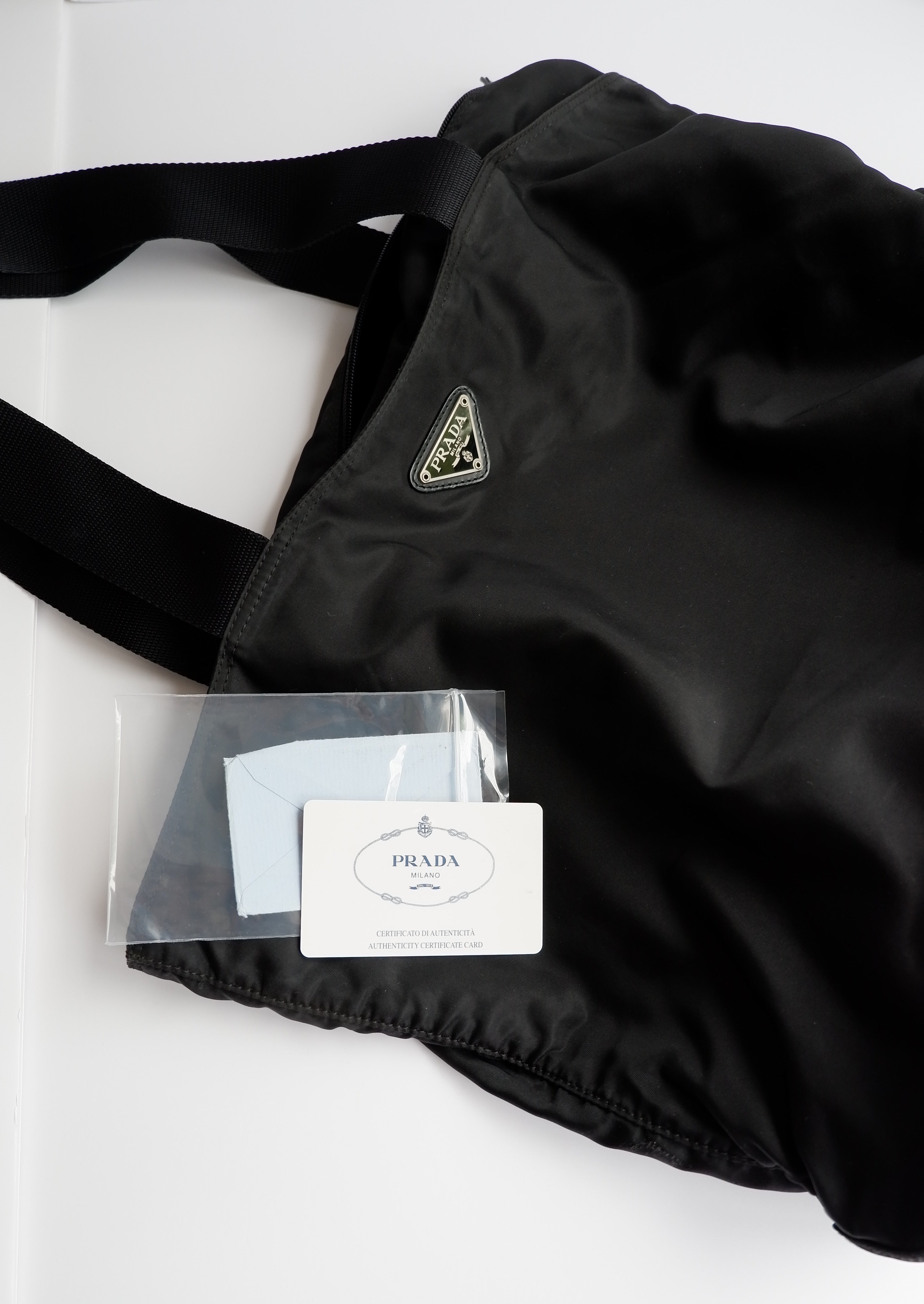 Authentique Sac fourre-tout Prada en nylon noir grande taille d'occasion